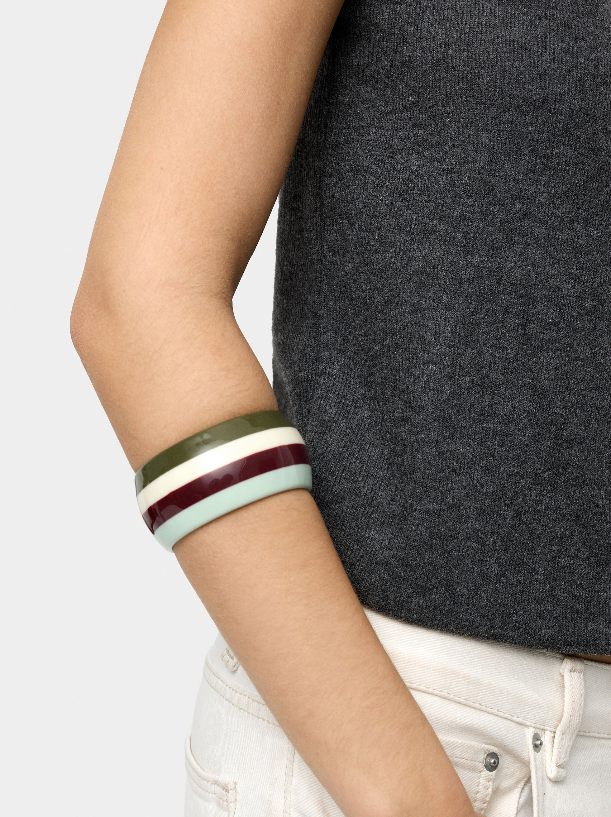 Pulsera Con Rayas En Resina