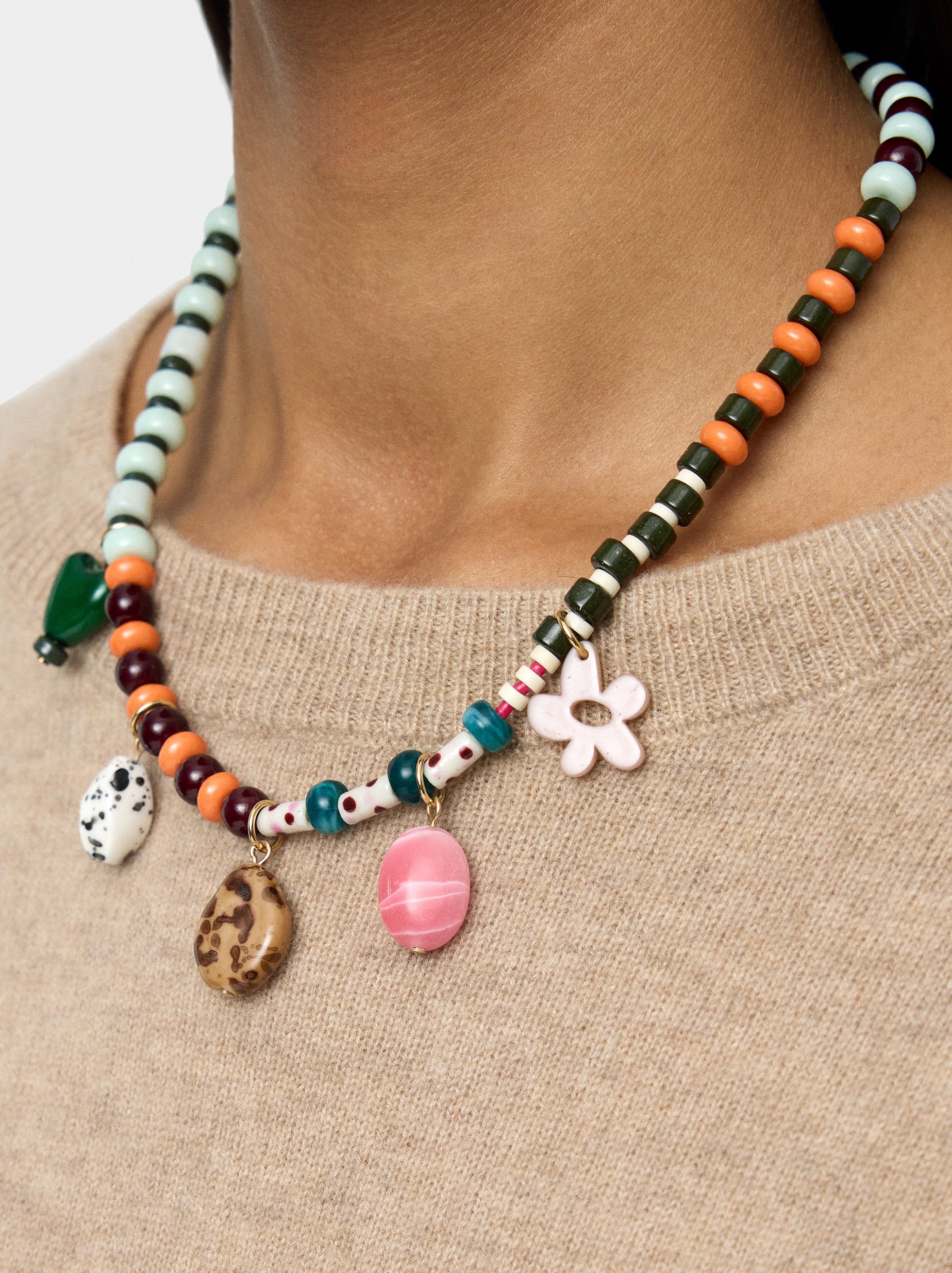 Collar Corto De Cuentas Multicolor
