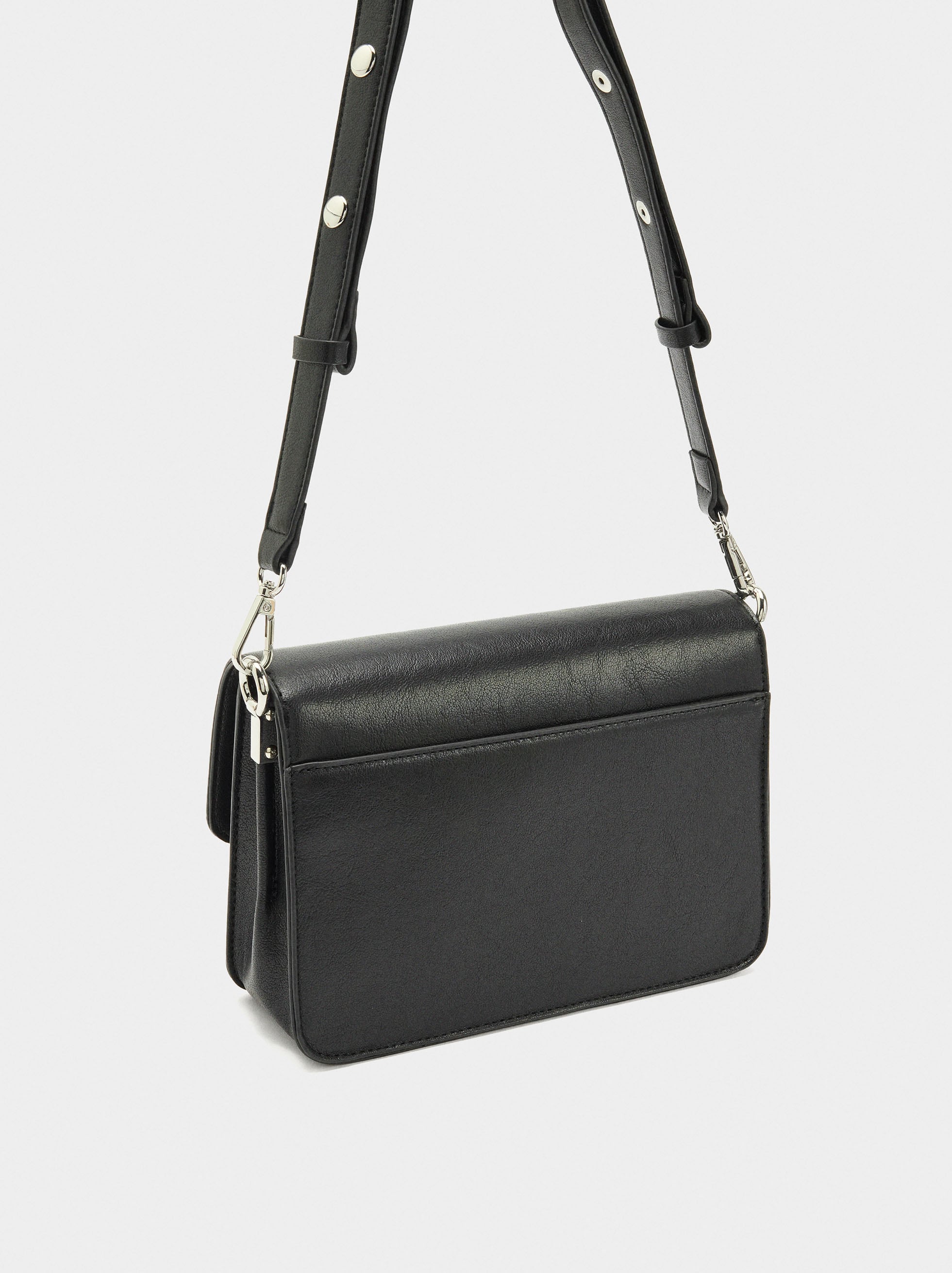 Bolso Bandolera Con Solapa Y Textura