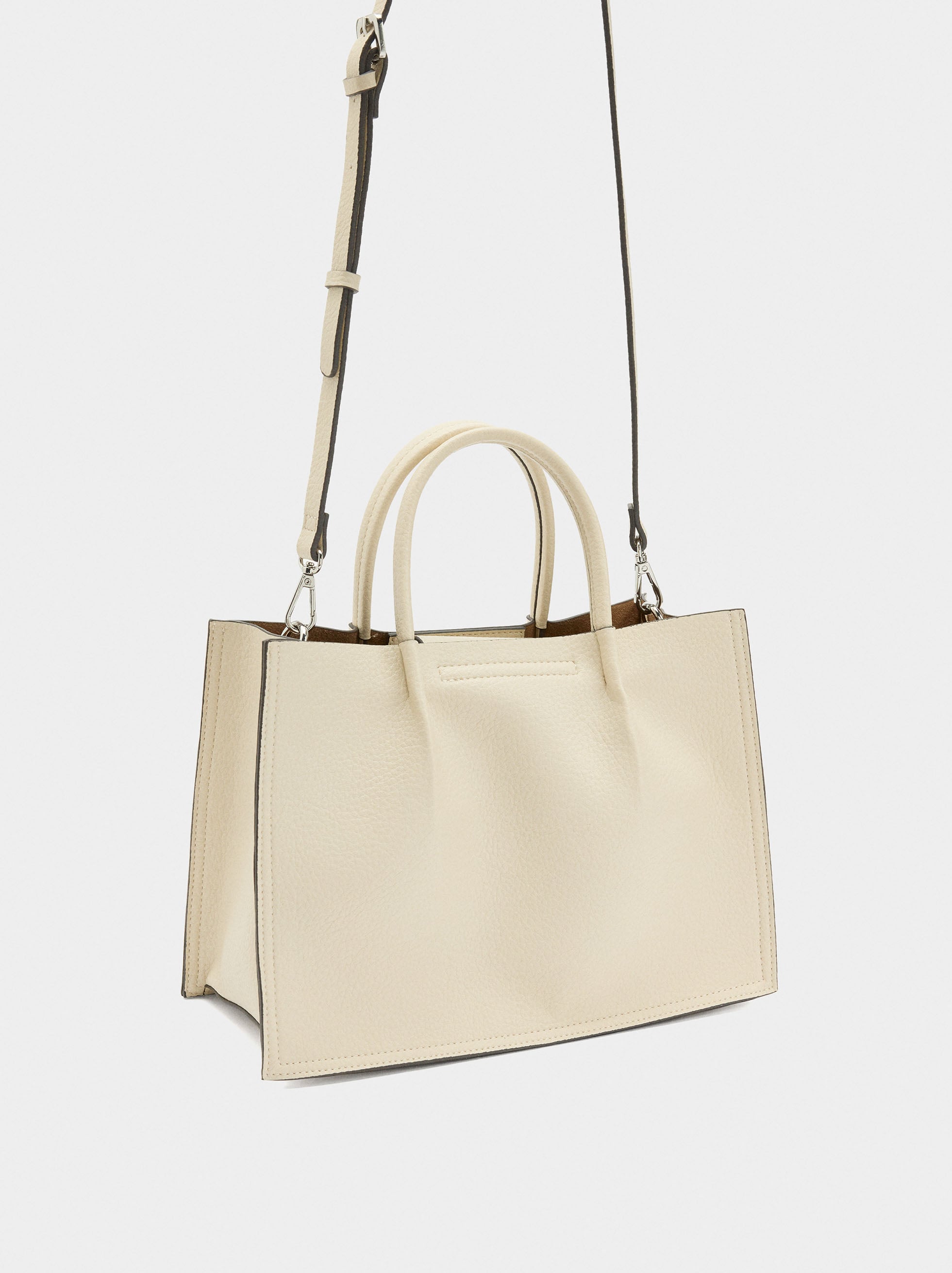 Bolso Tote Con Textura Y Detalle De Cinturón