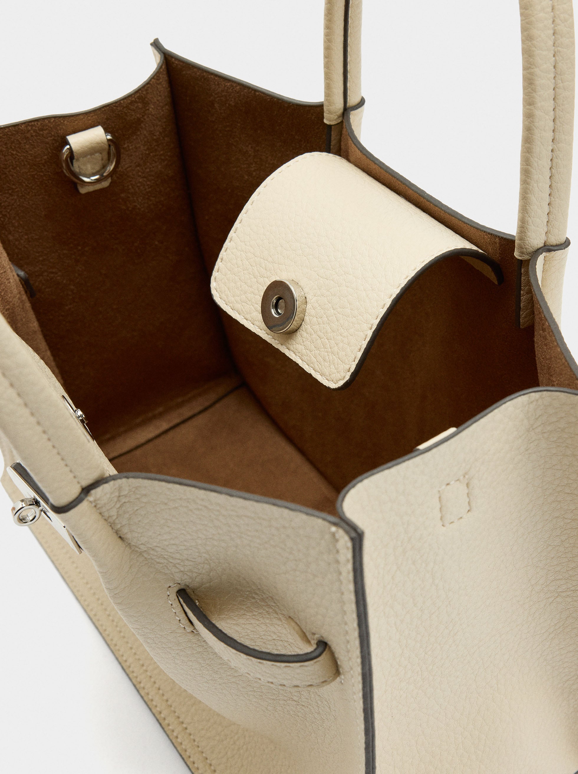 Bolso Tote Con Textura Y Detalle De Cinturón