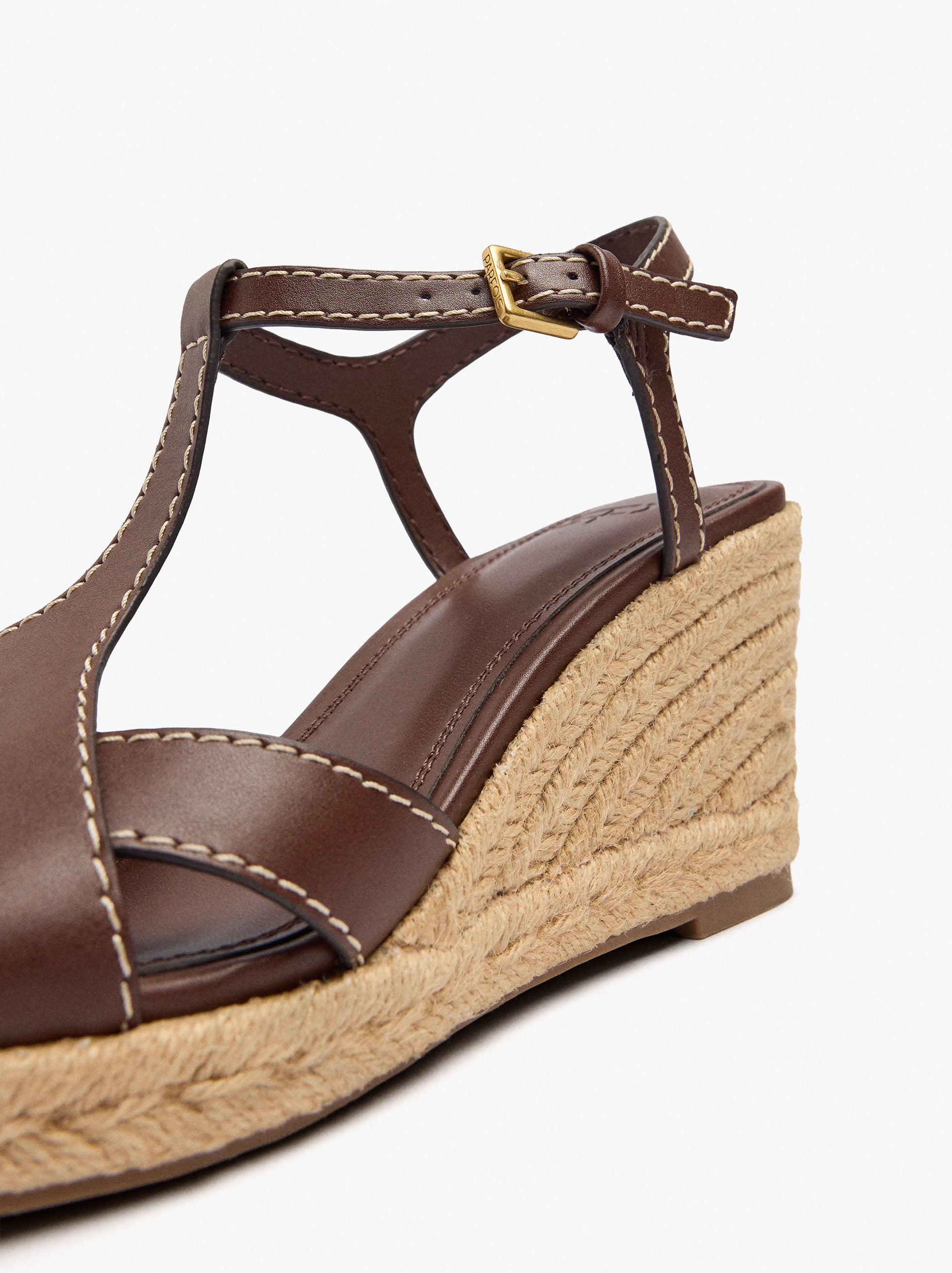 Sandalias De Cuña Con T-Bar