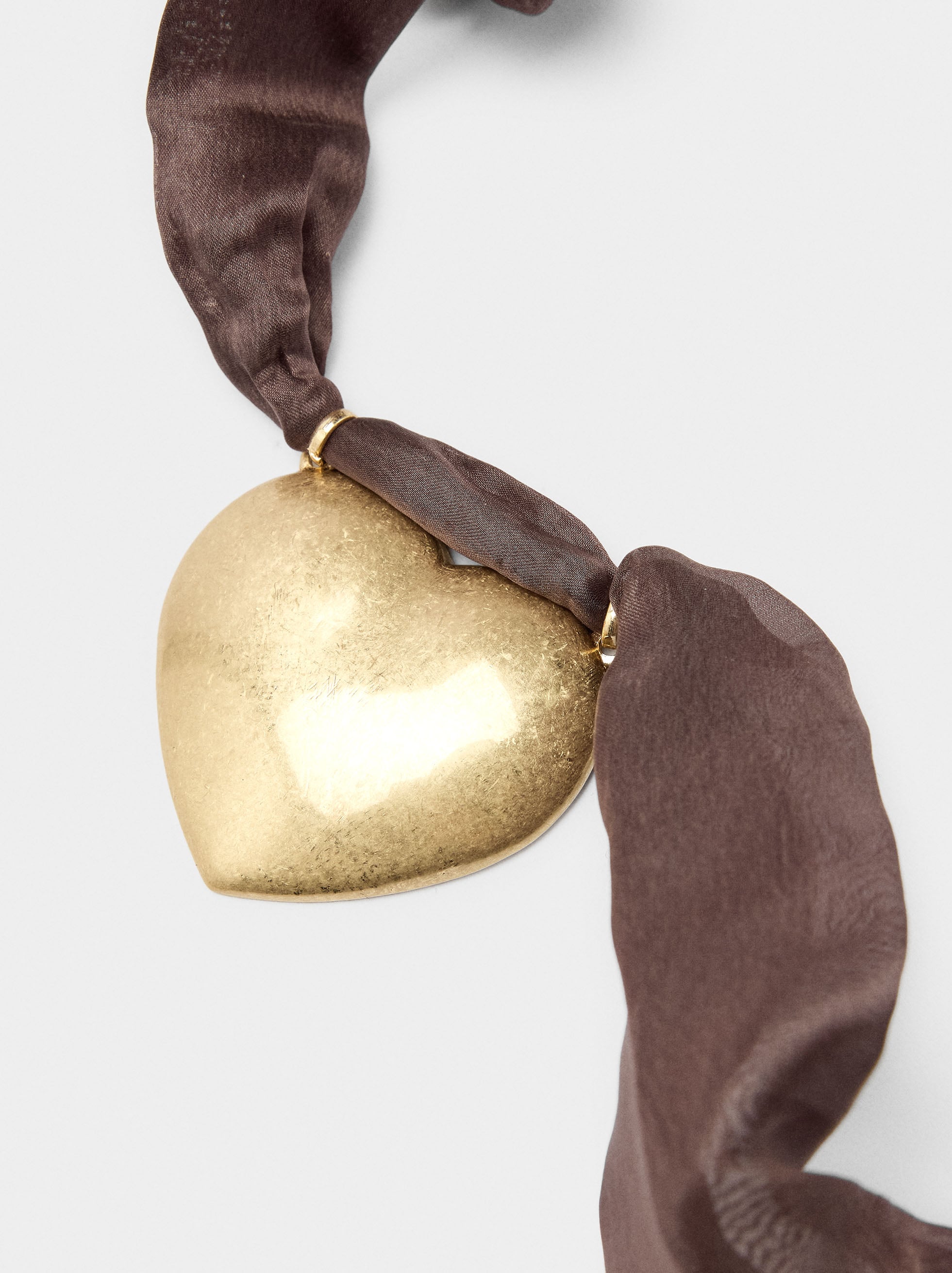 Collar De Tela Con Colgante Corazón