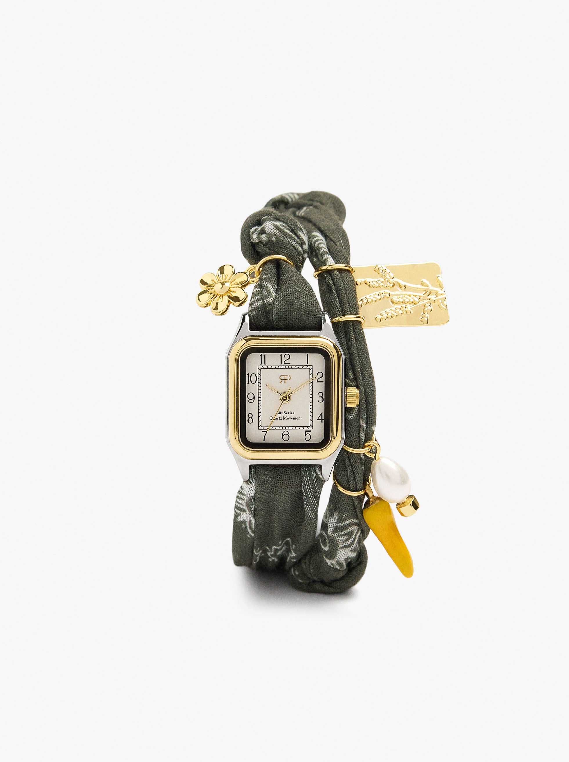 Reloj Con Pulsera De Tela Con Charms