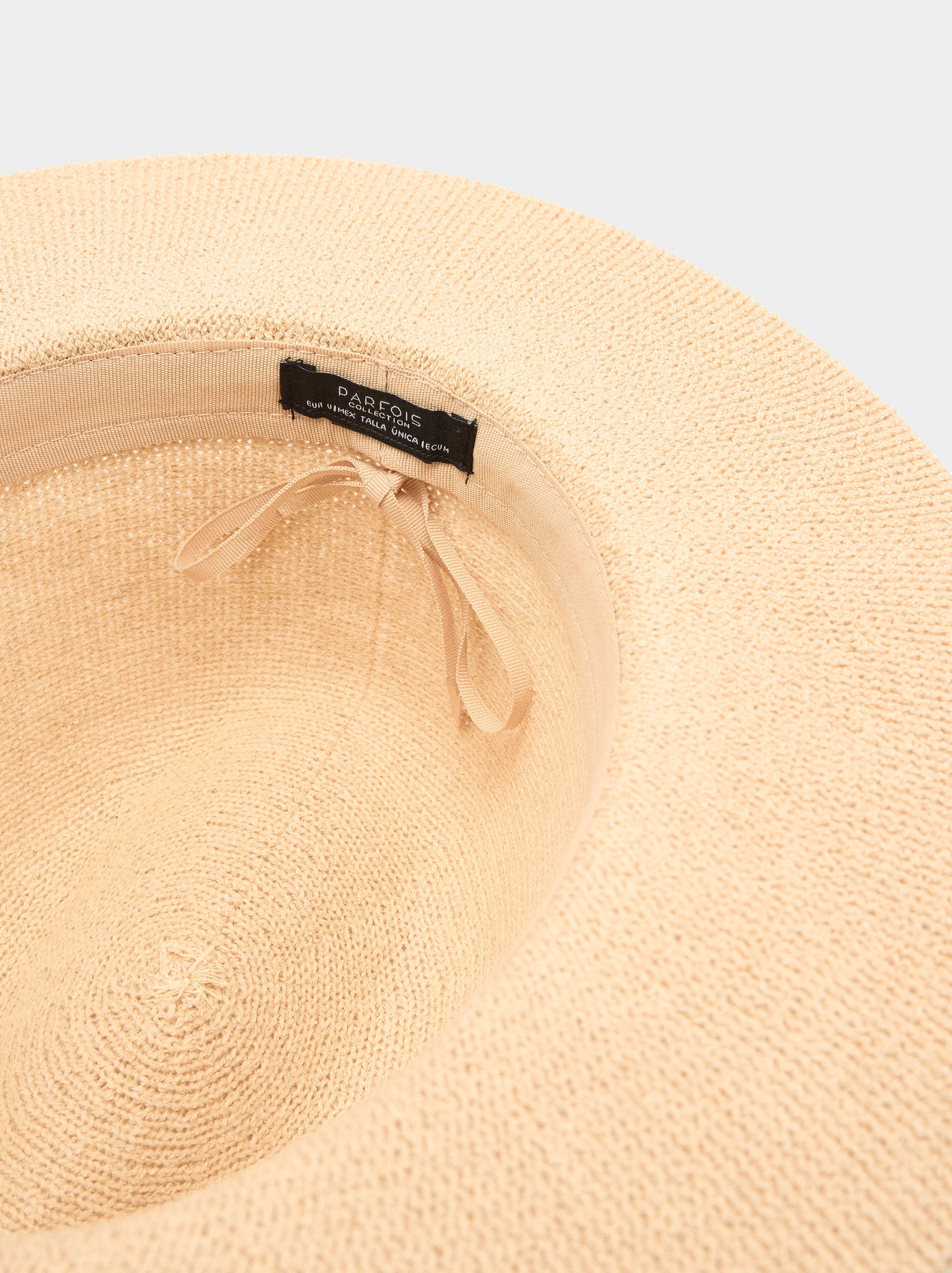Sombrero De Punto Con Cintos Efecto Piel