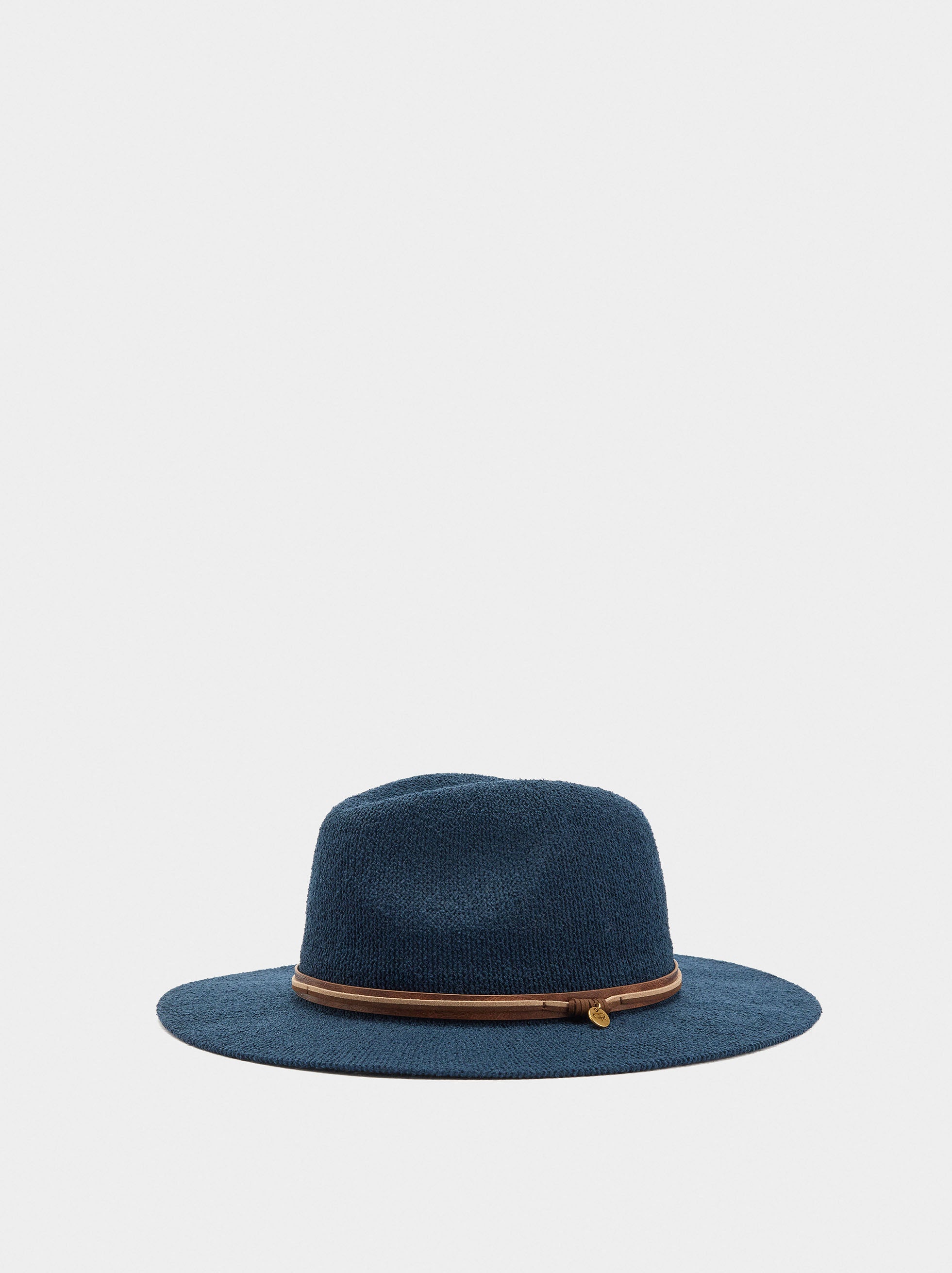 Sombrero De Punto Con Cintos Efecto Piel