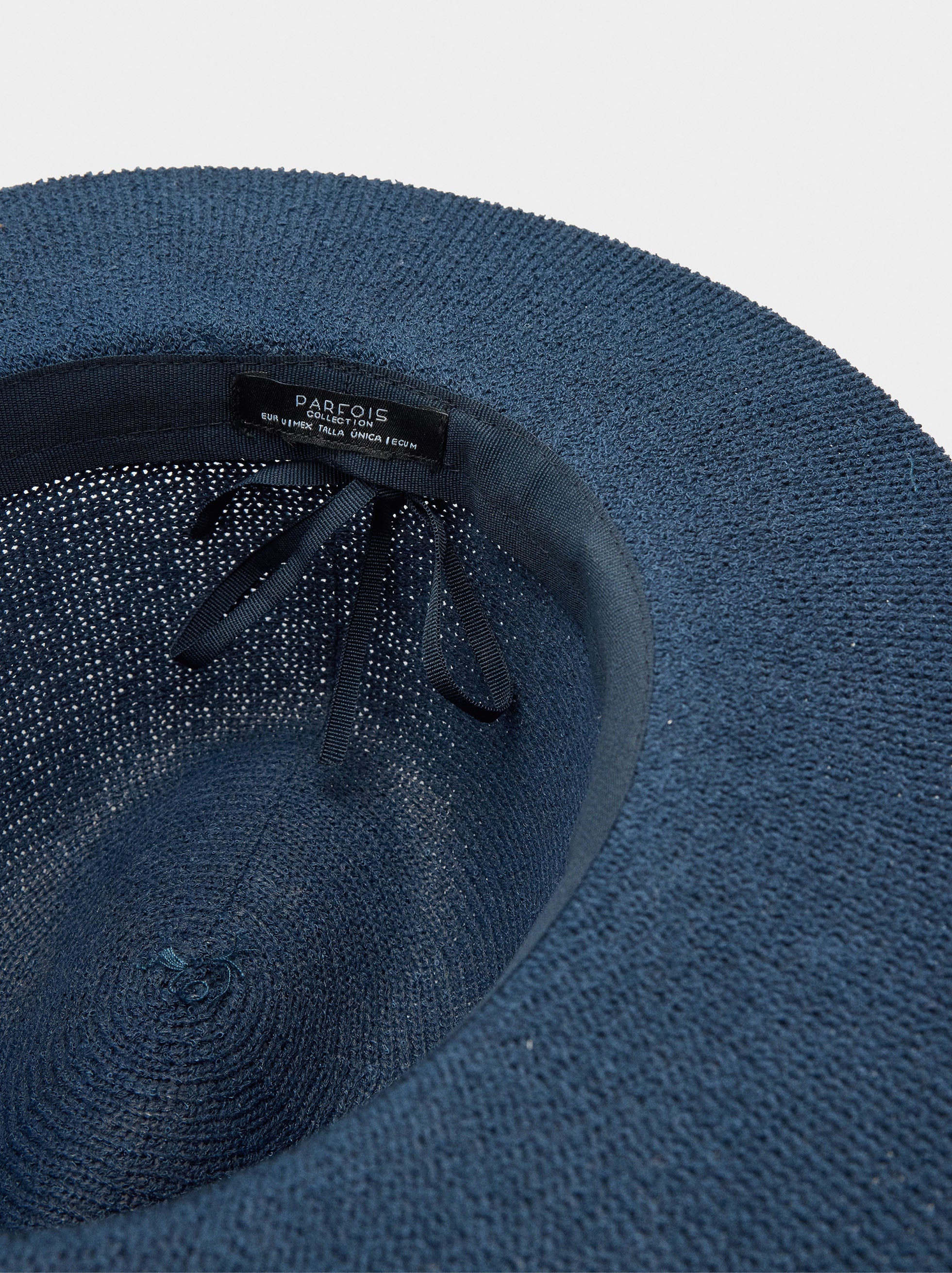 Sombrero De Punto Con Cintos Efecto Piel