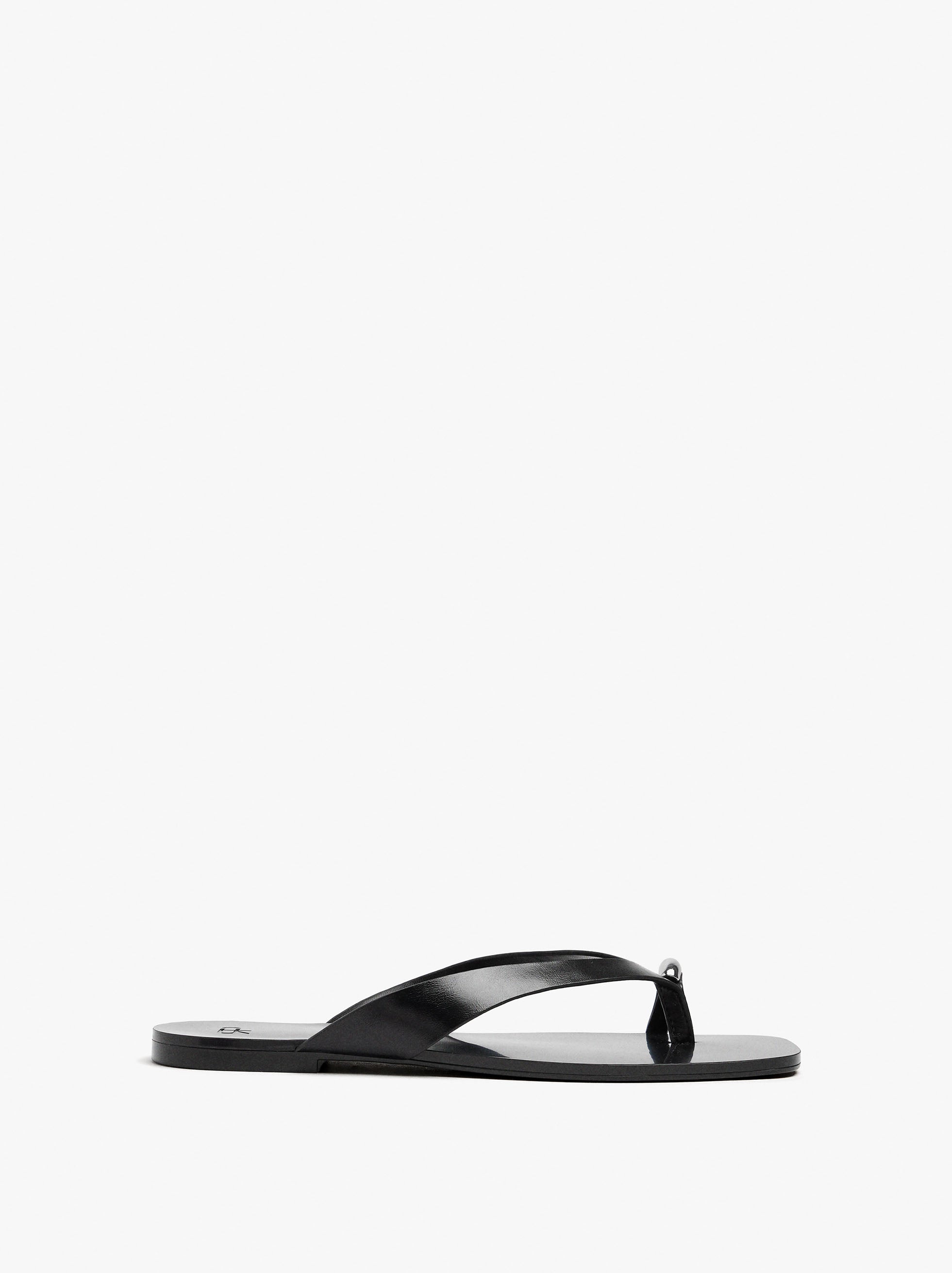 Sandalias Thong De Piel Con Detalle Metálico