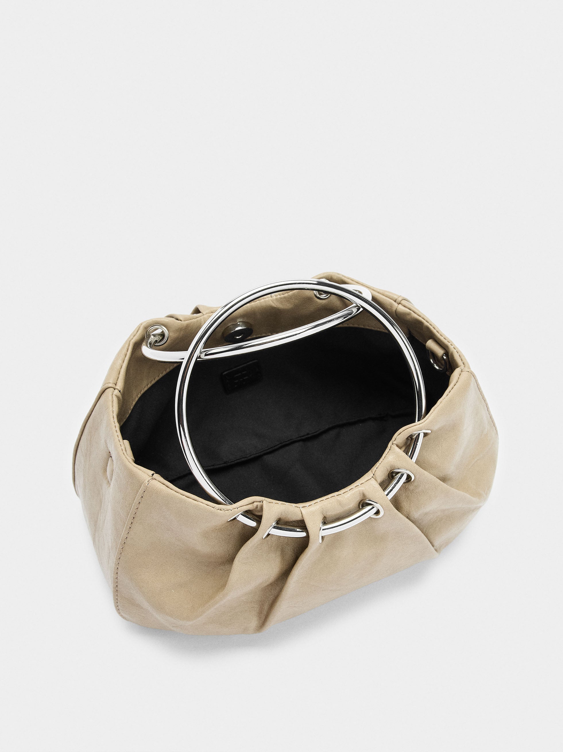 Bolso De Mano Con Aro Metálico