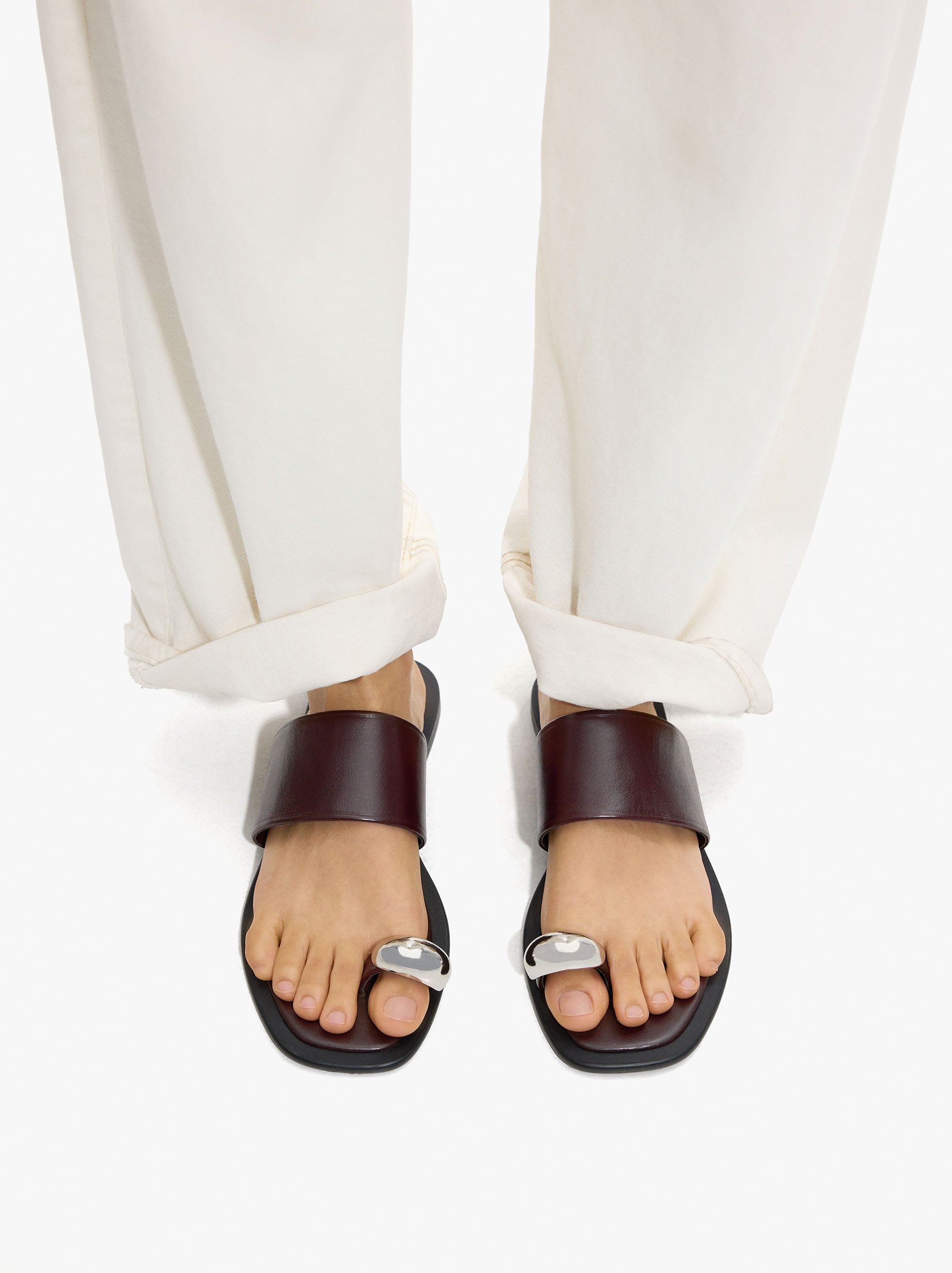 Sandalias De Piel Detalle Metálico