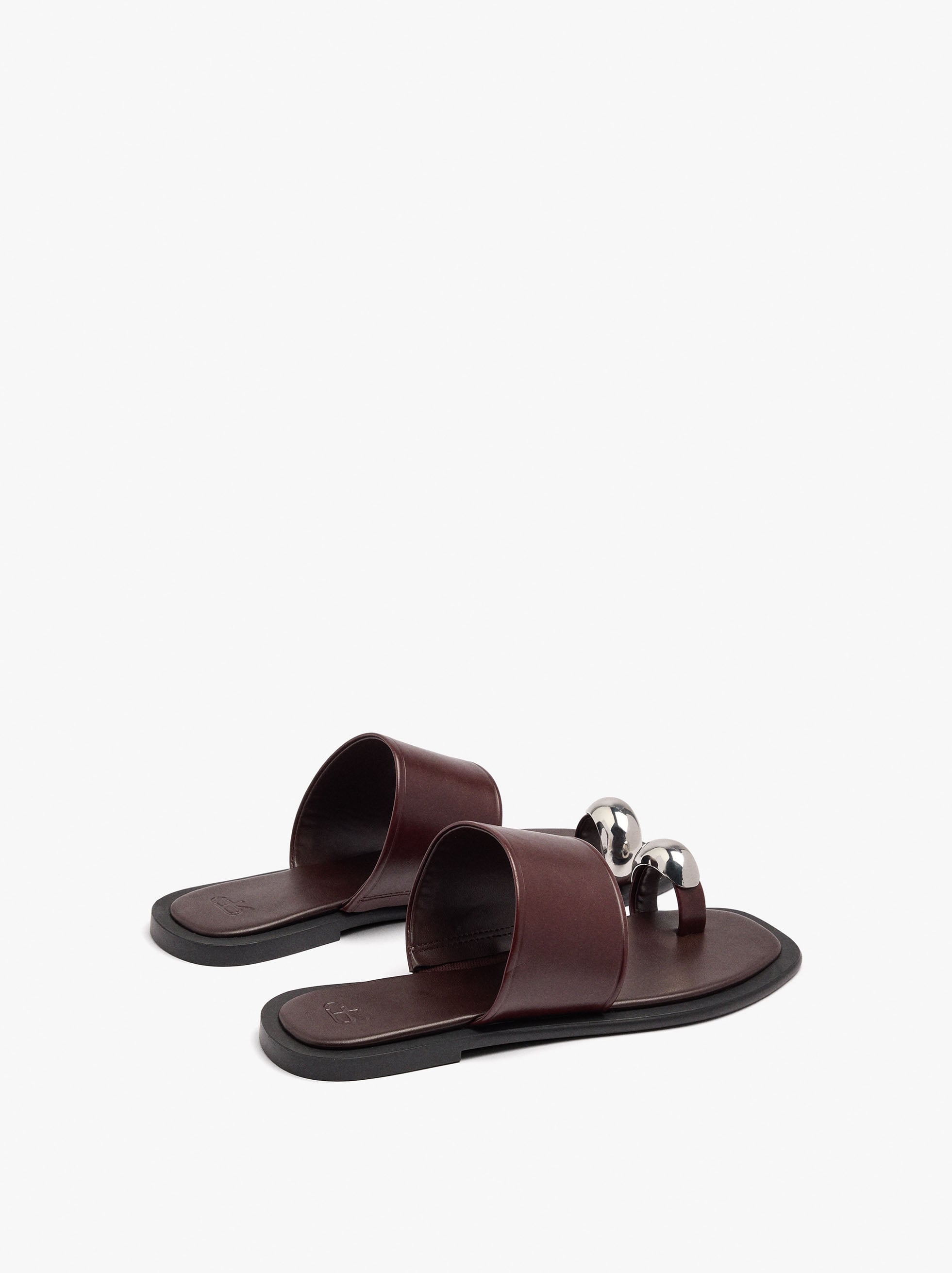 Sandalias De Piel Detalle Metálico