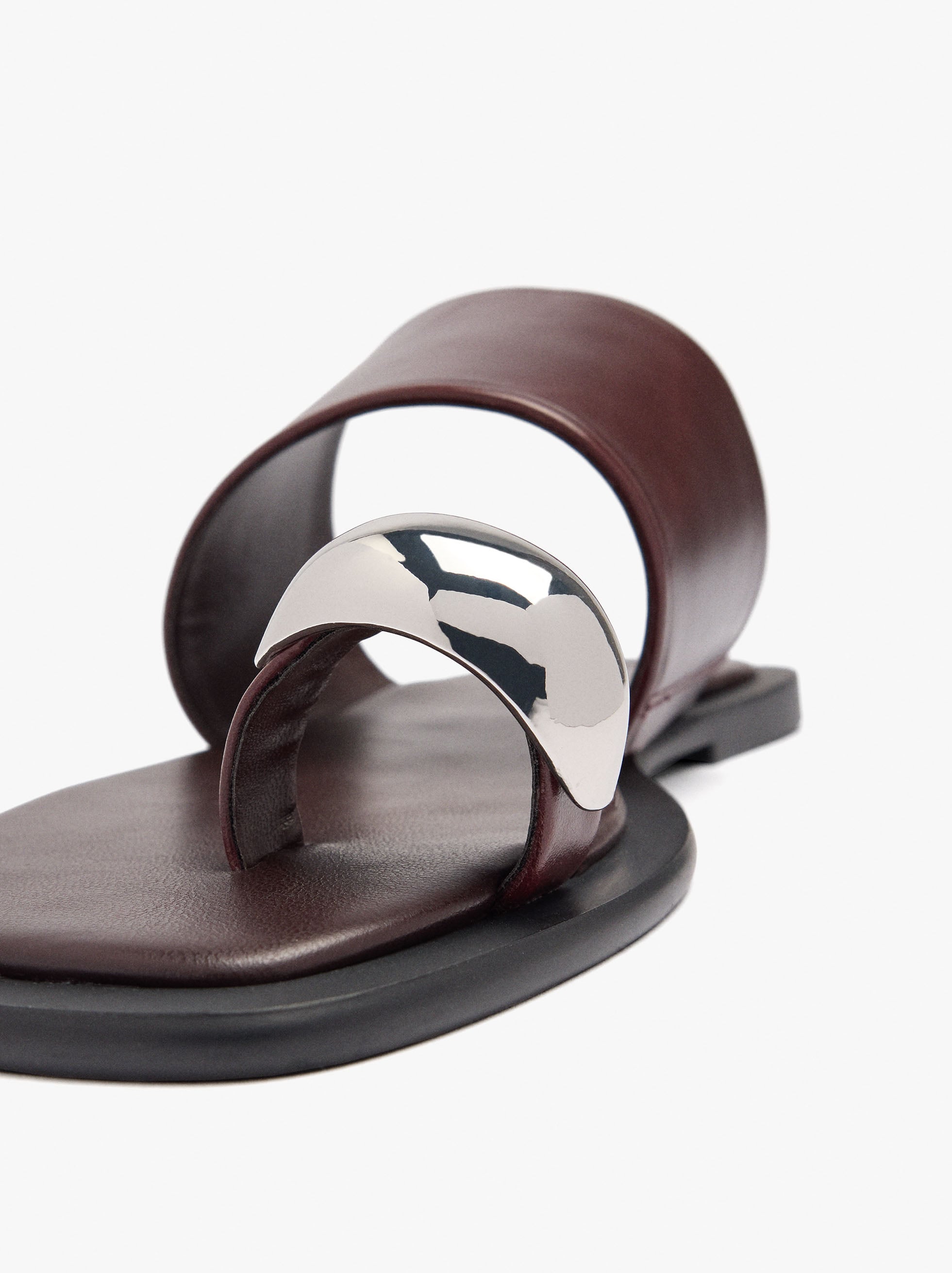 Sandalias De Piel Detalle Metálico