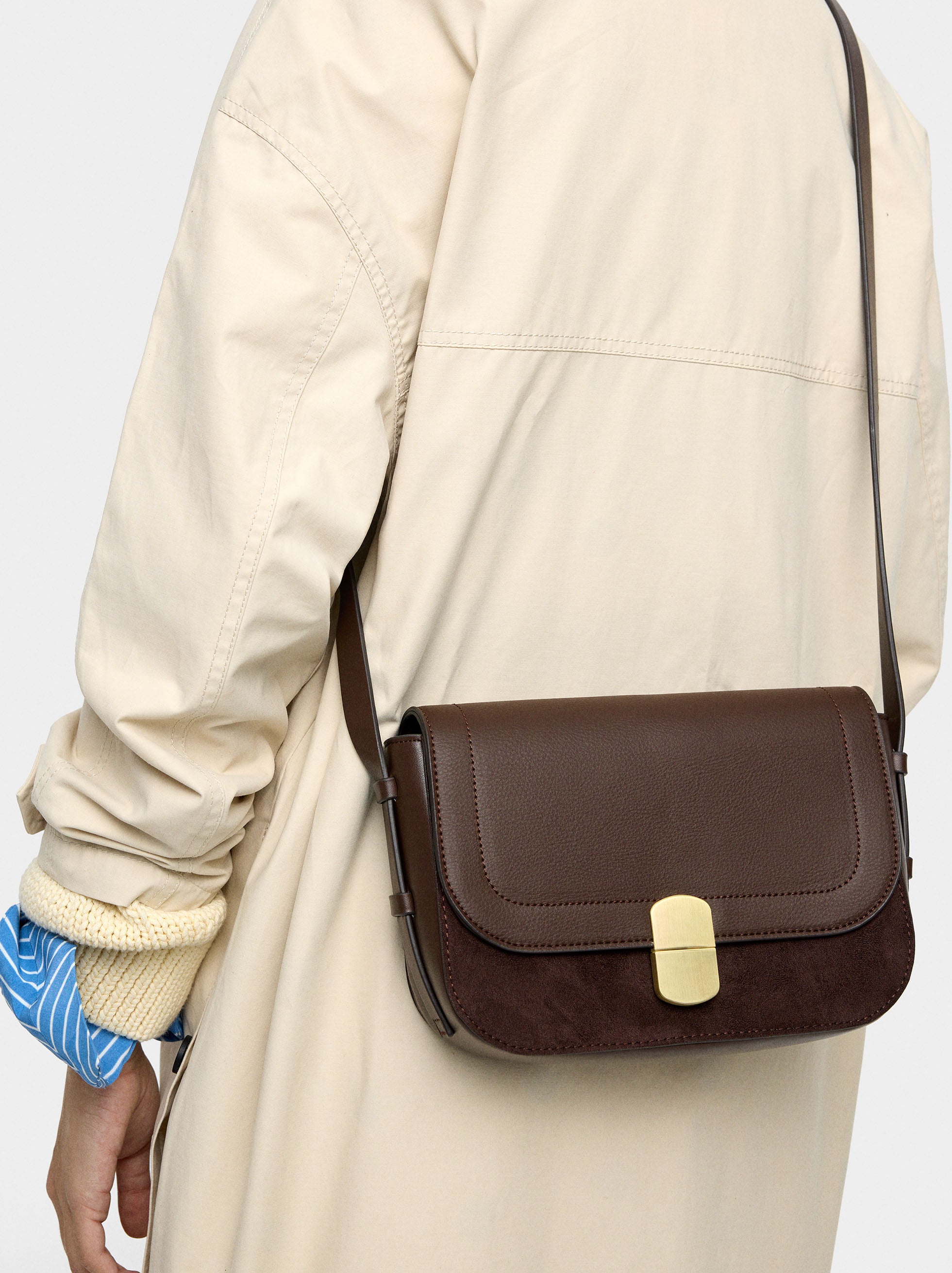 Bolso Bandolera Efecto Piel Con Solapa