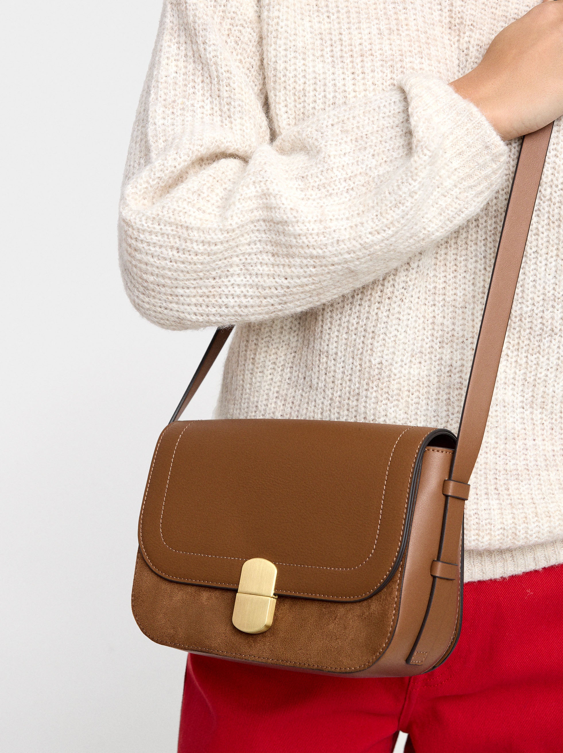 Bolso Bandolera Efecto Piel Con Solapa