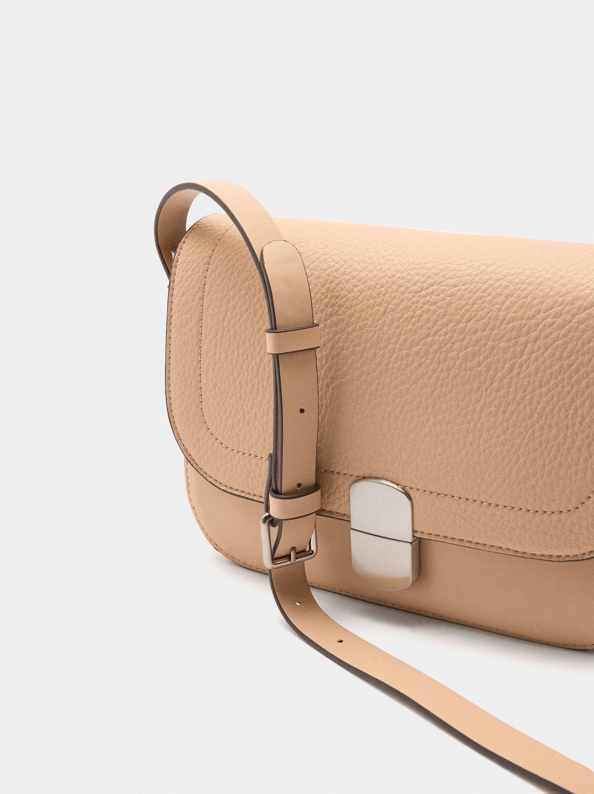 Bolso Bandolera Efecto Piel Con Solapa