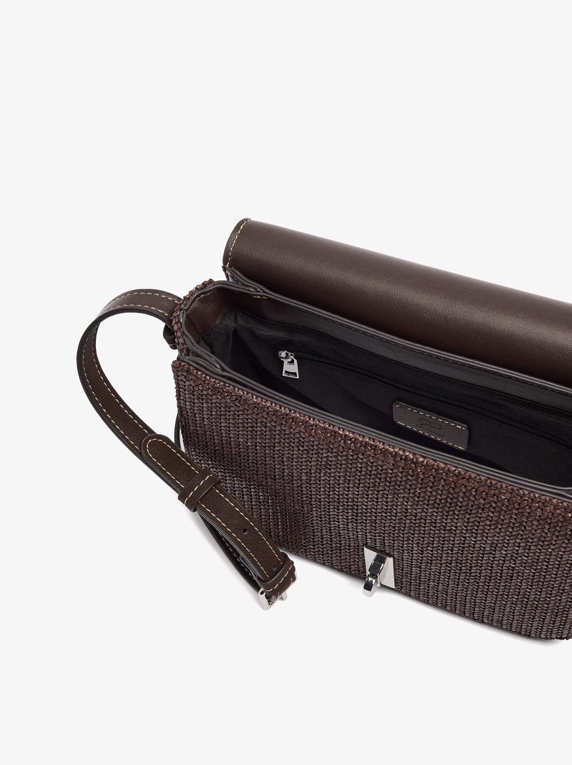 Bolso Bandolera Con Solapa Efecto Rafia