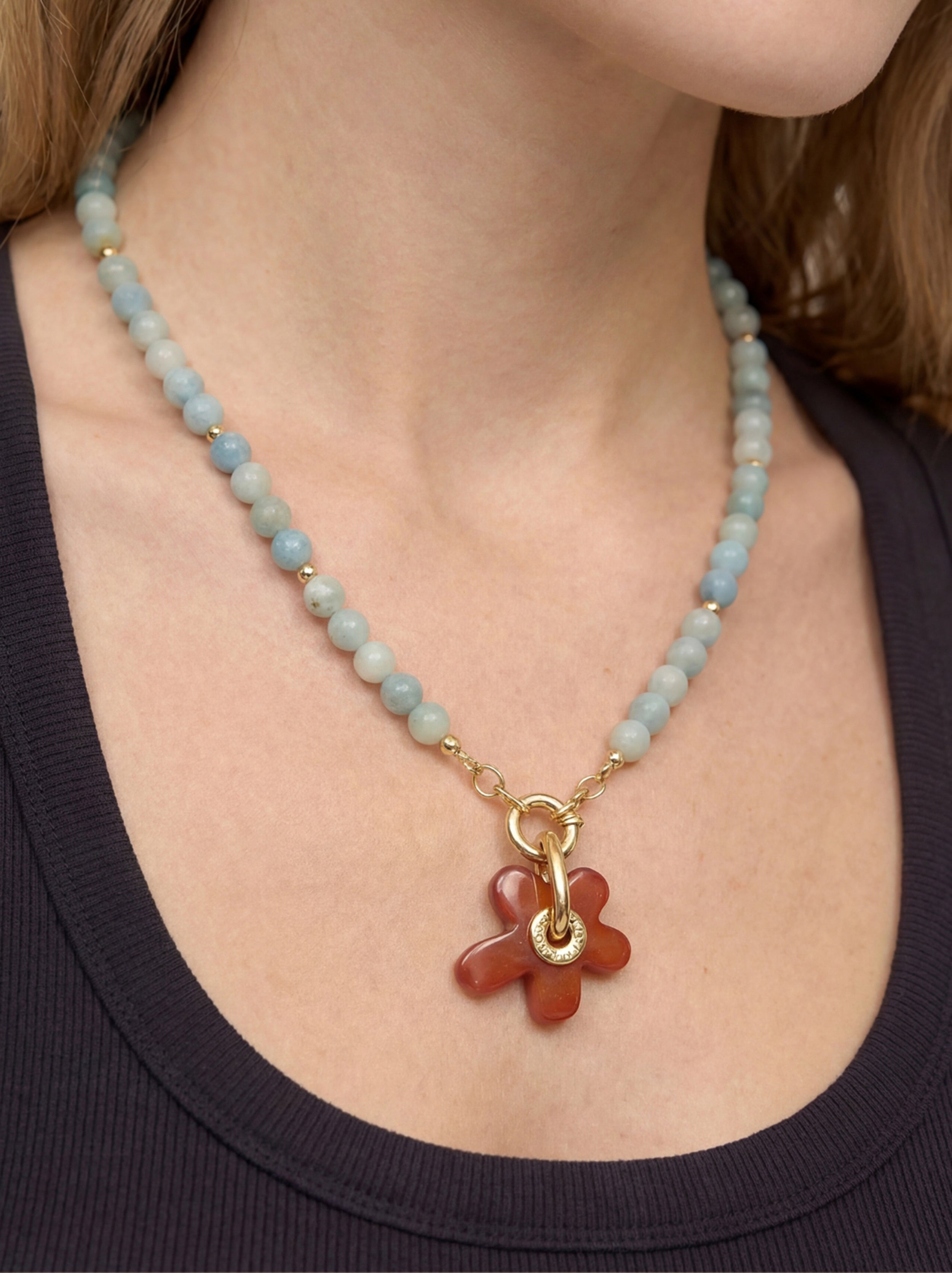 Collar Cuentas Y Colgante En Resina