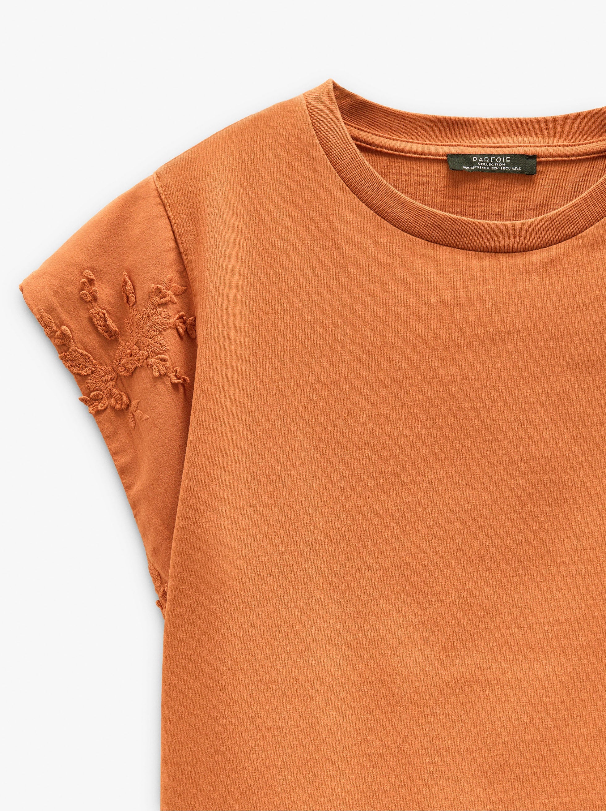 Camiseta Con Bordados 100% Algodón