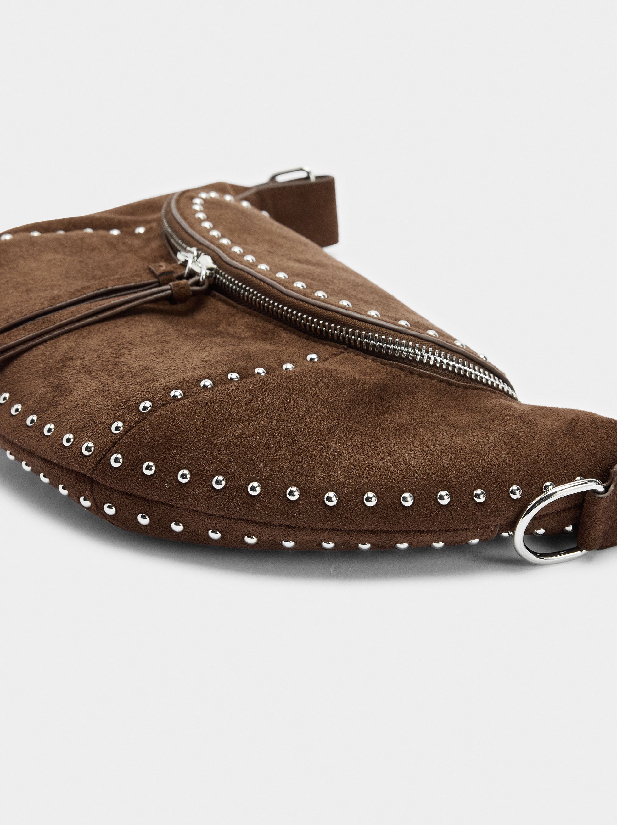 Bolso Bandolera Efecto Piel Con Tachuelas