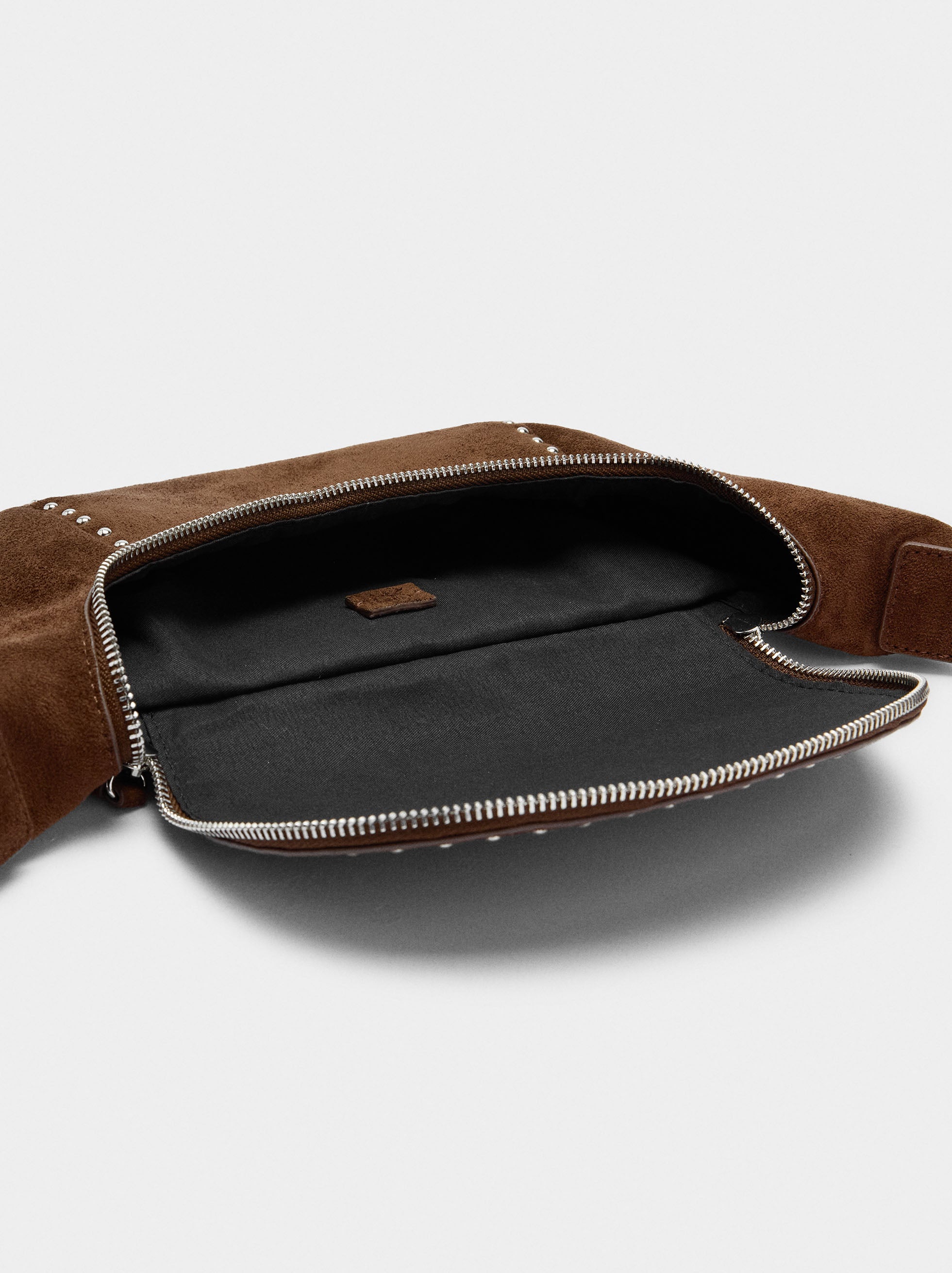 Bolso Bandolera Efecto Piel Con Tachuelas
