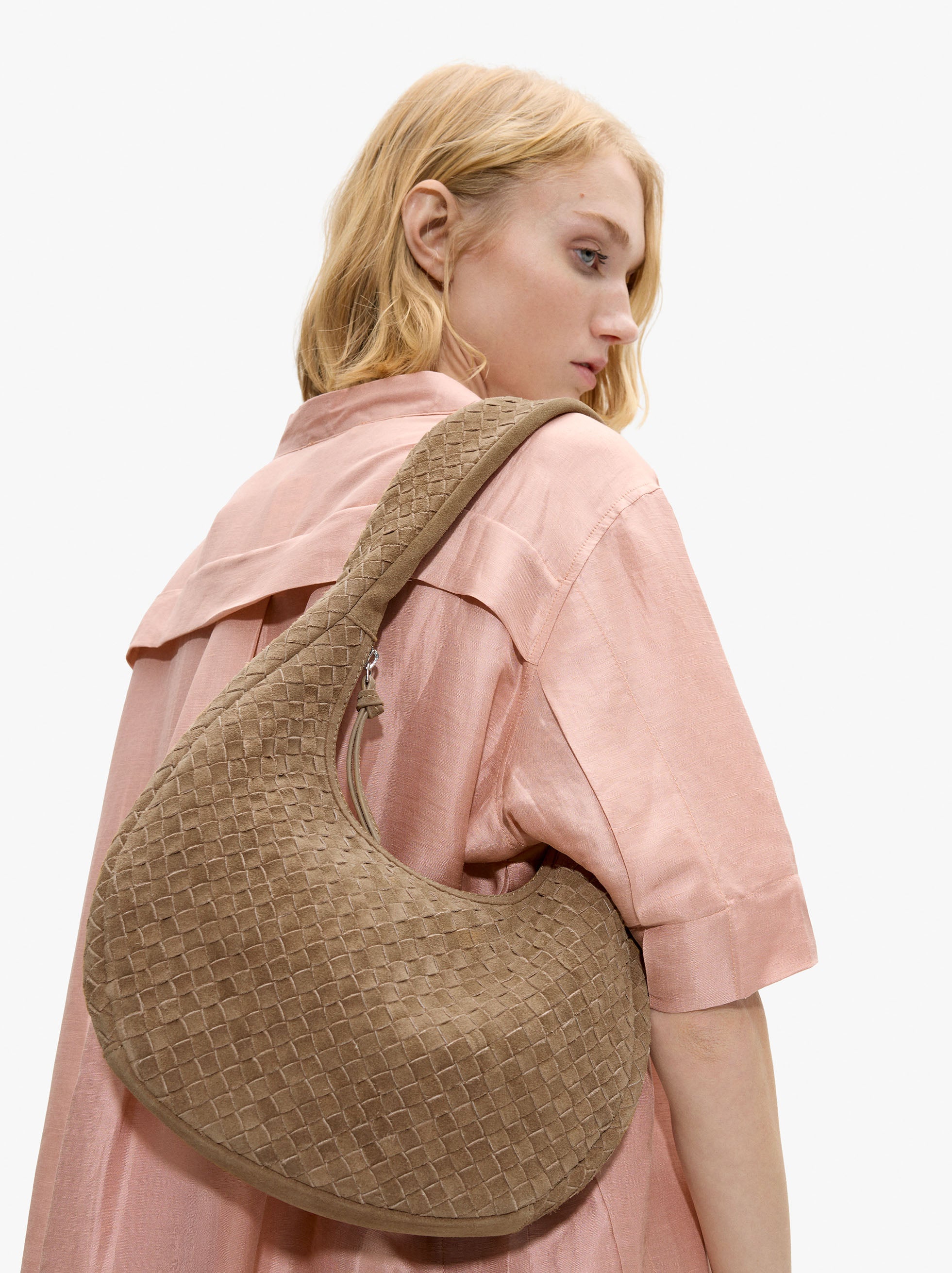 Bolso De Hombro Con Piel Trenzada