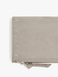 Cartera Con Tachuelas Efecto Piel