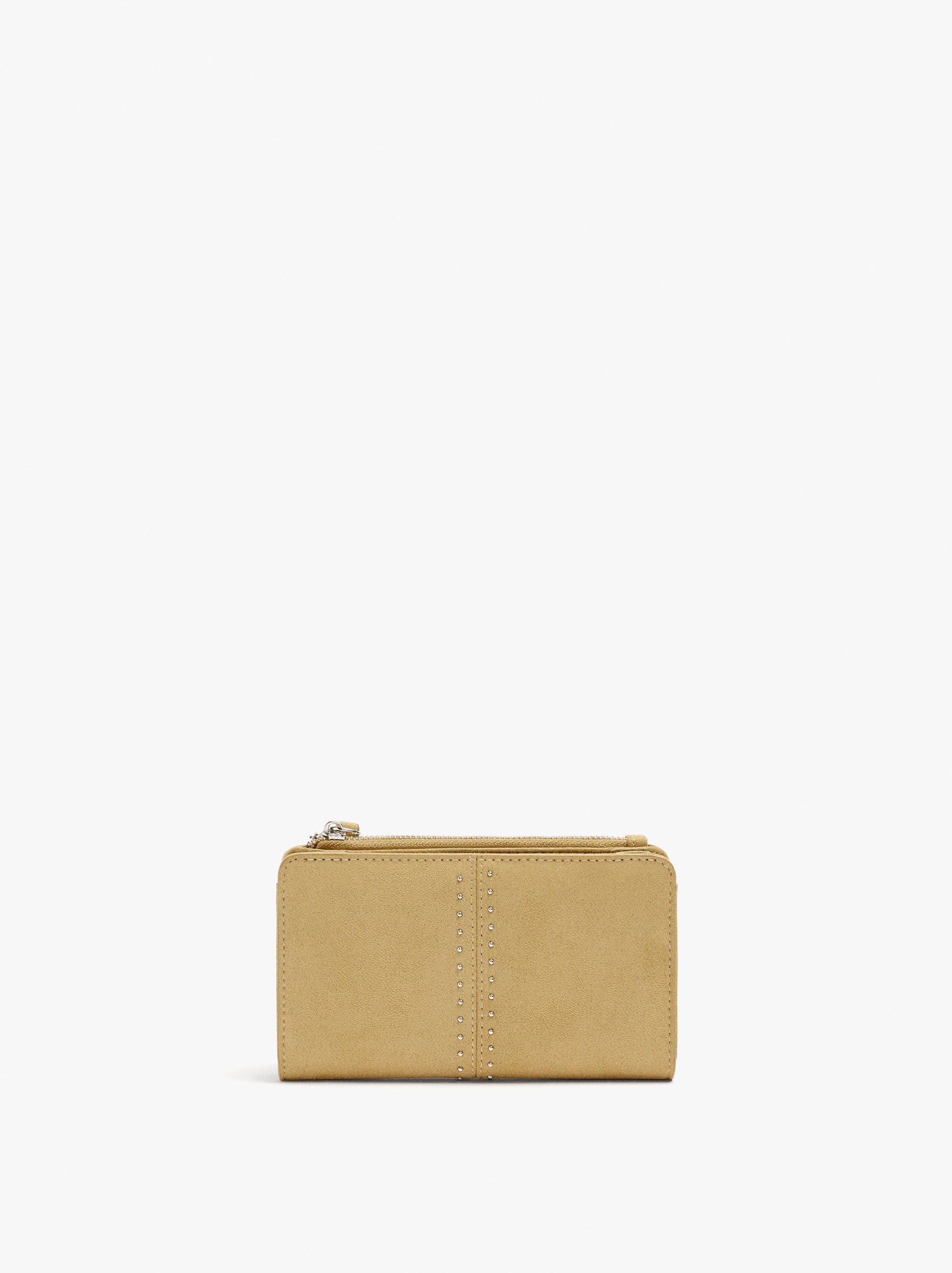 Cartera Con Tachuelas Detalle Corazón