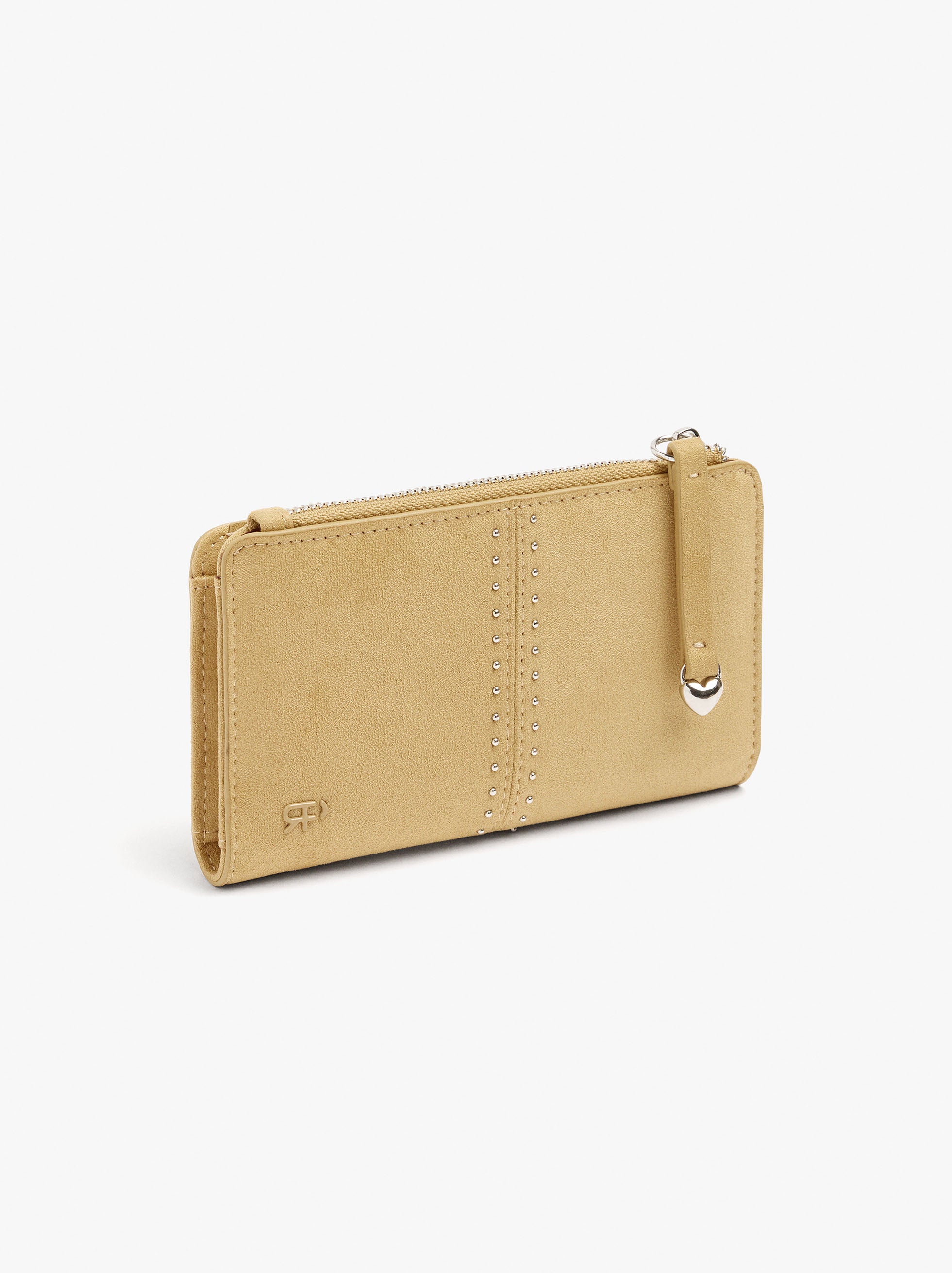 Cartera Con Tachuelas Detalle Corazón