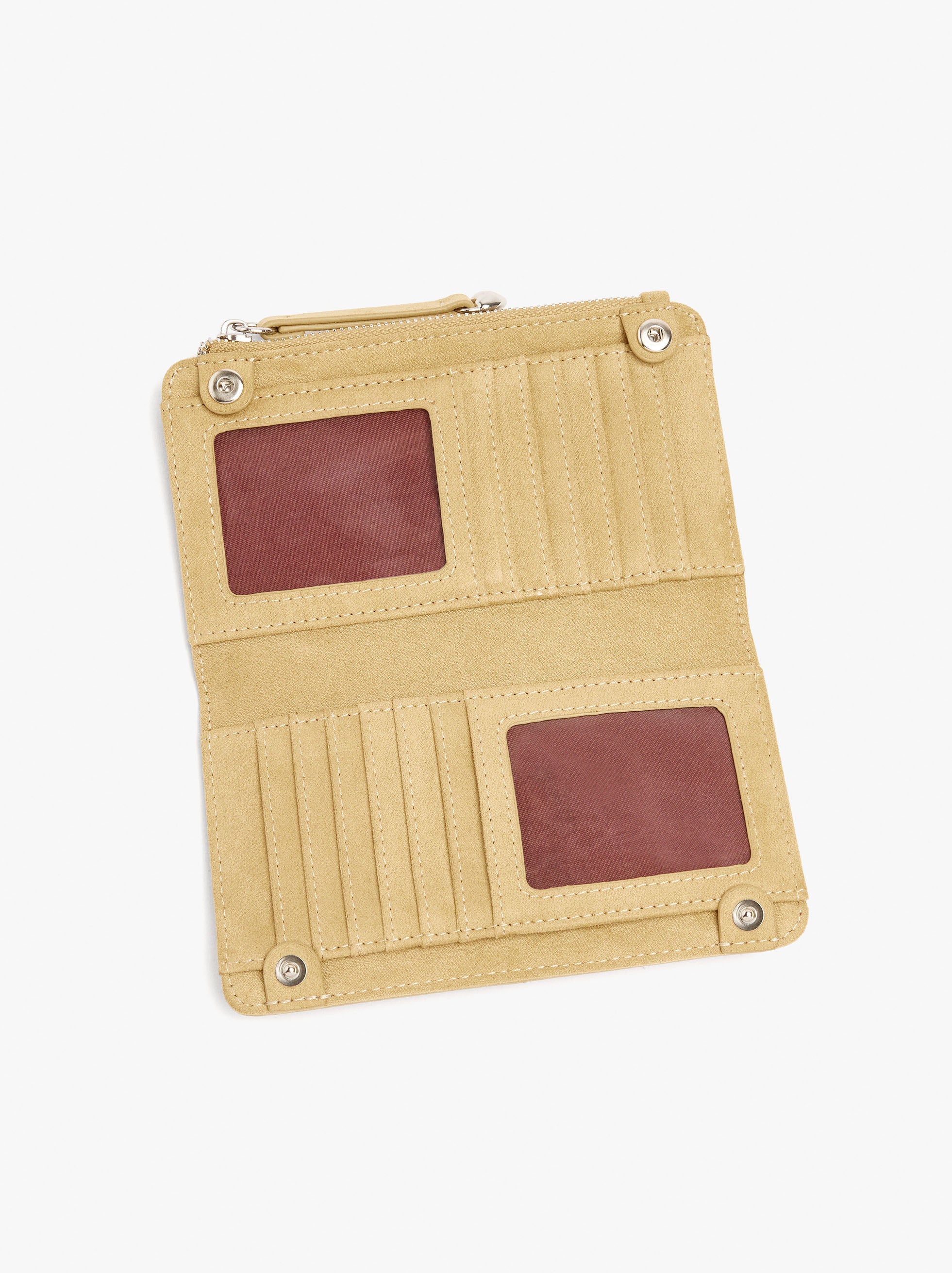 Cartera Con Tachuelas Detalle Corazón