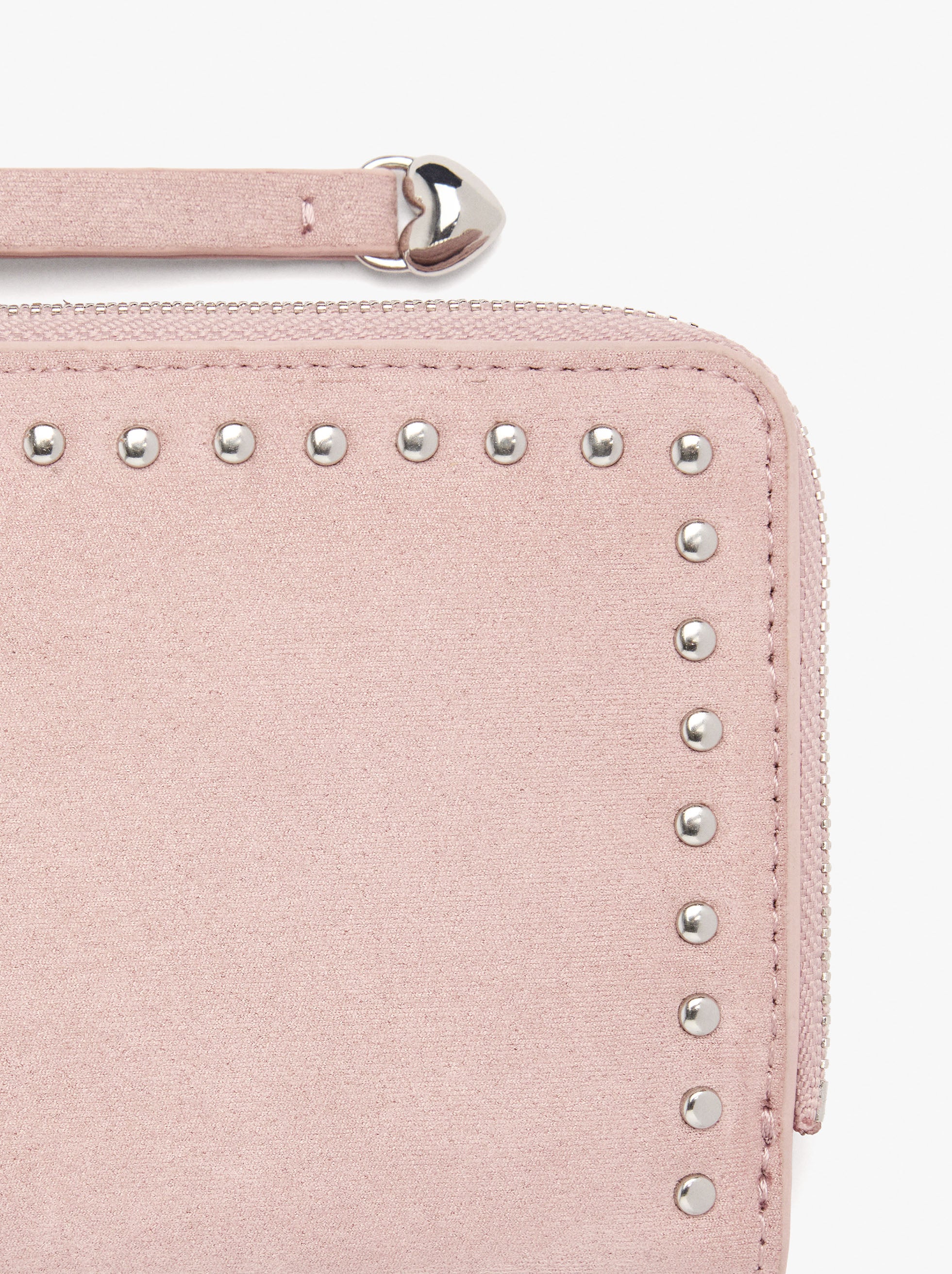 Cartera Con Tachuelas Detalle Corazón