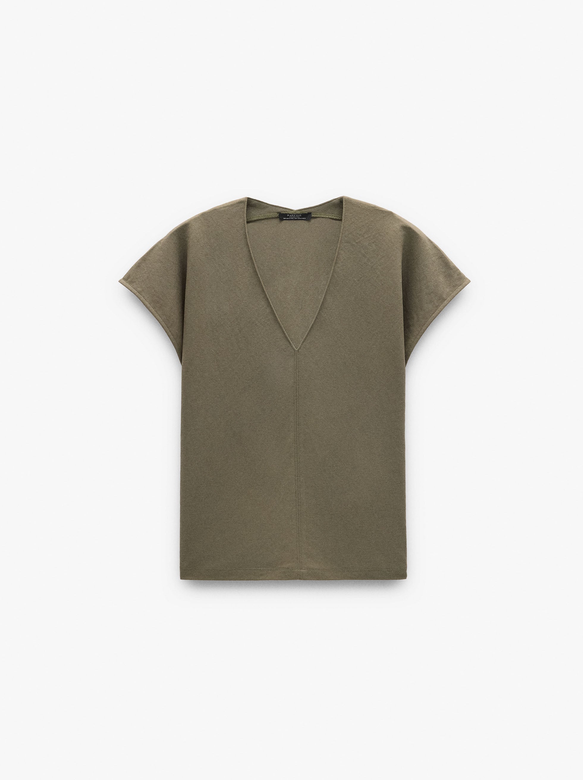 Top Liso Con Escote En Pico