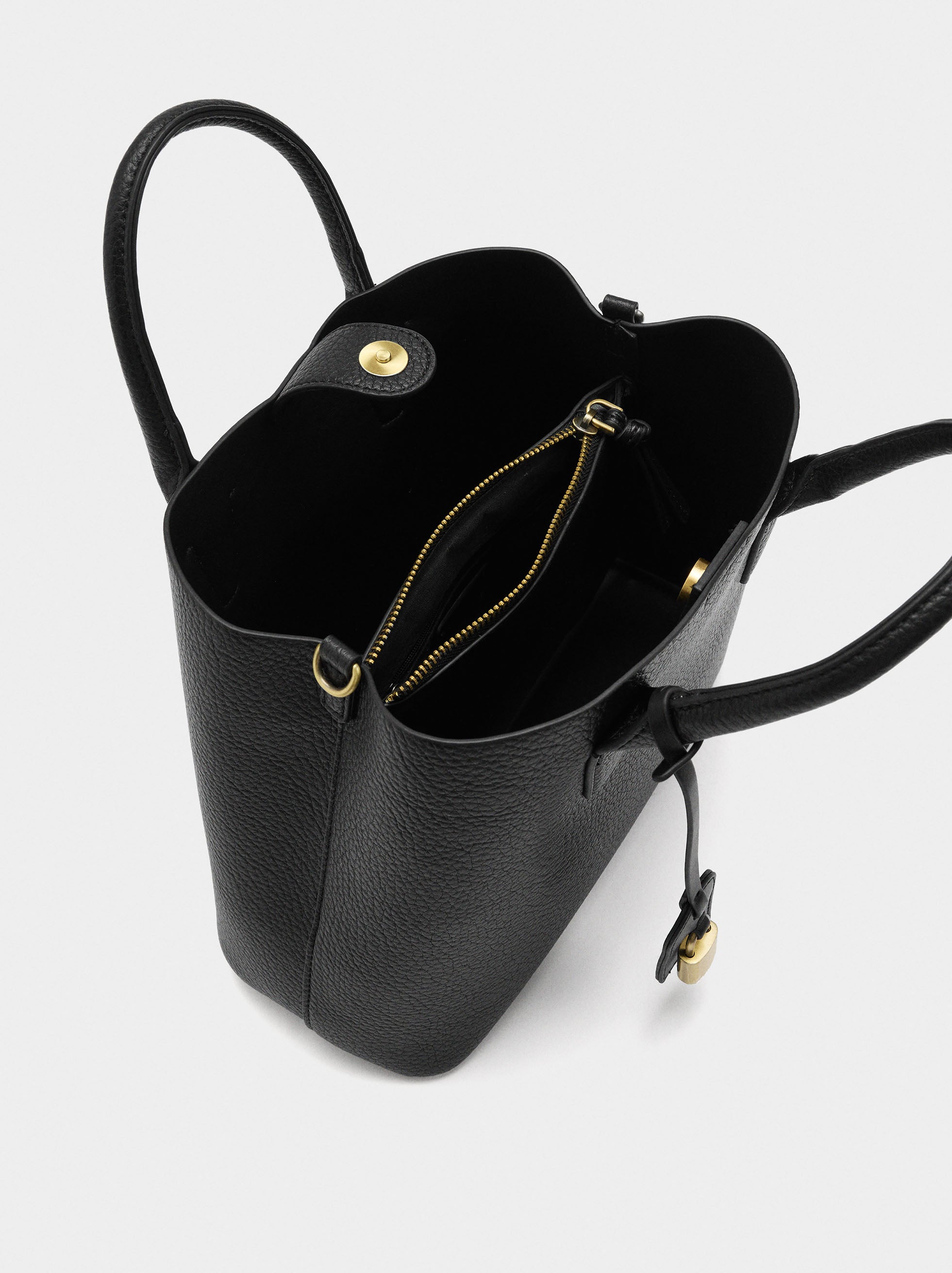 Bolso Tote Con Textura Y Colgante
