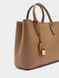 Bolso Tote Con Textura Y Colgante