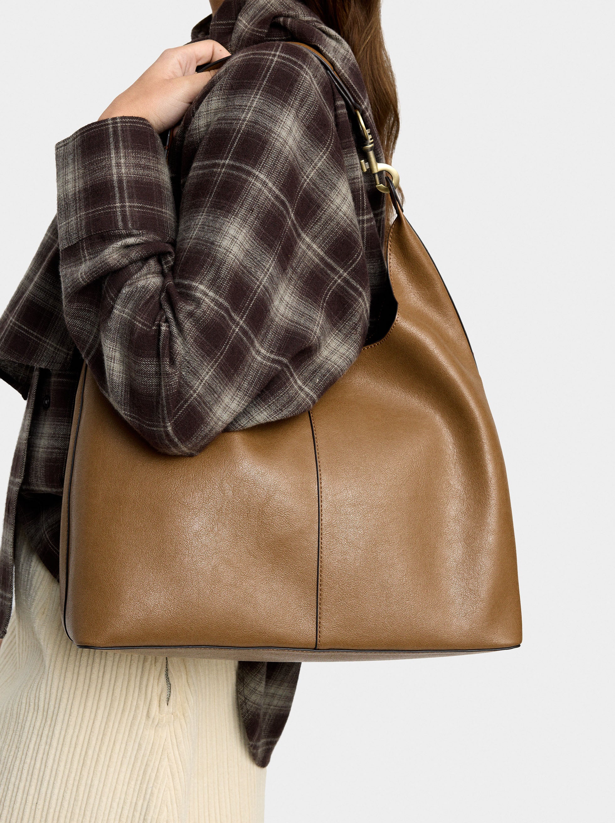 Bolso Liso Estilo Hobo