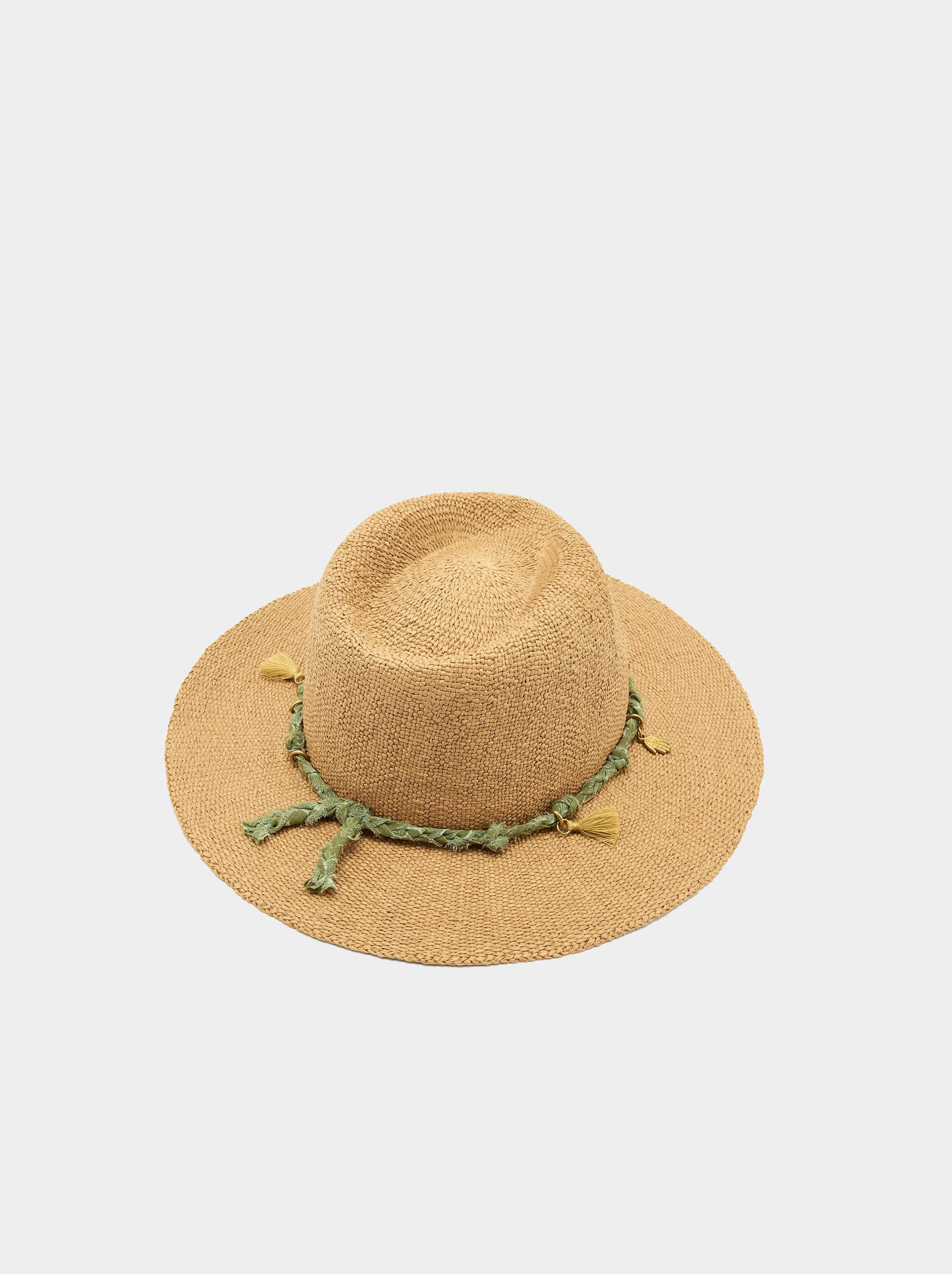 Sombrero Efecto Rafia Con Cordón Y Charms