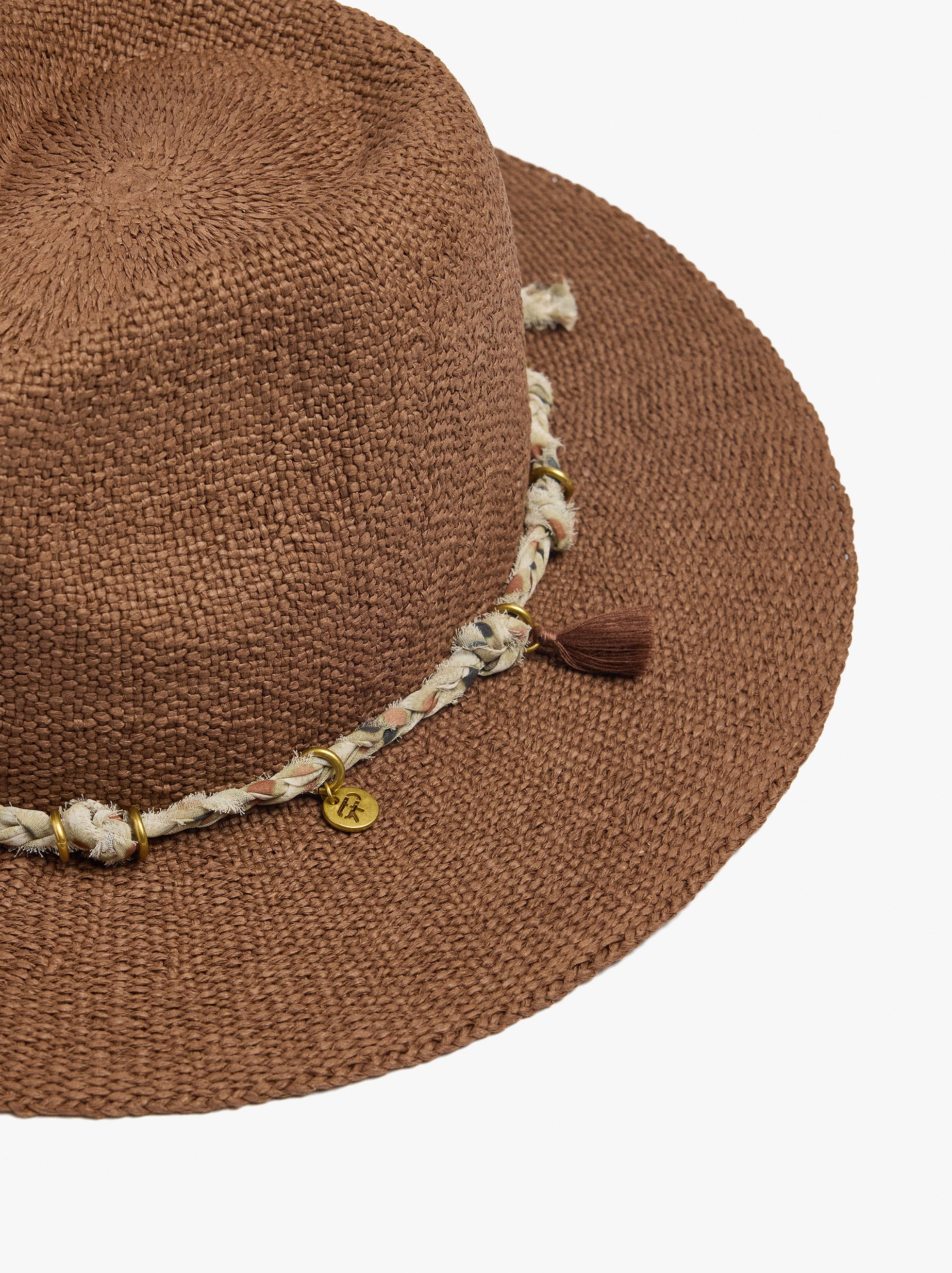 Sombrero Efecto Rafia Con Cordón Y Charms