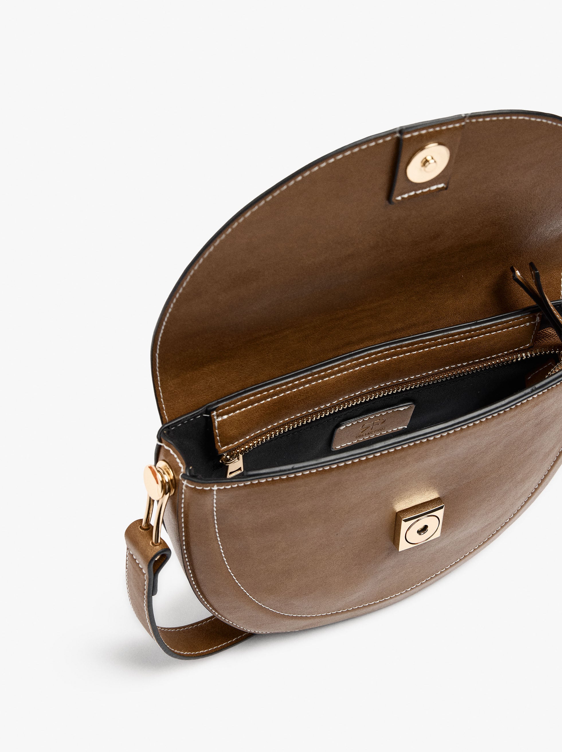 Bolso Bandolera Ovalado Con Solapa