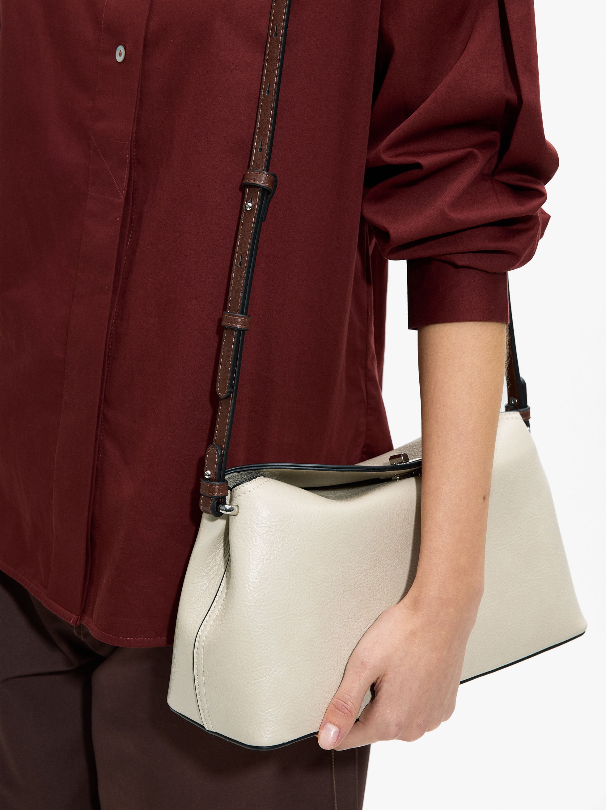Bolso Bandolera Con Abas Cruzadas