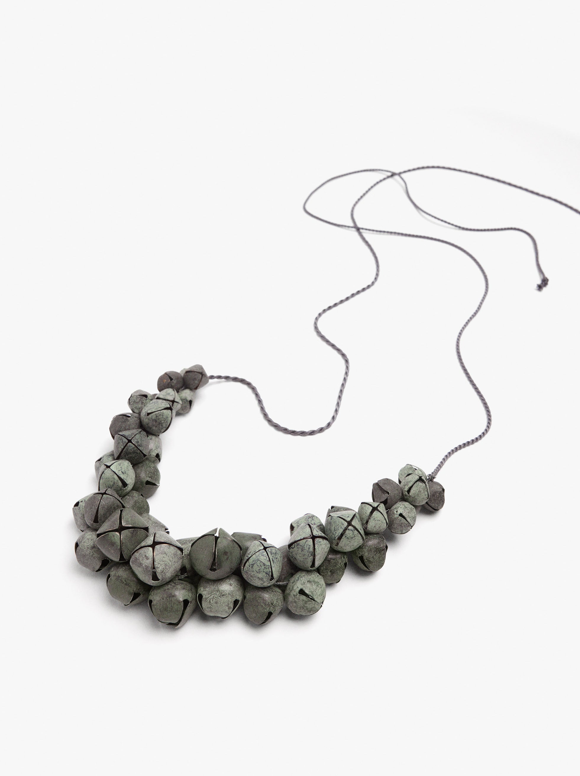Collar De Cordón Con Cascabeles