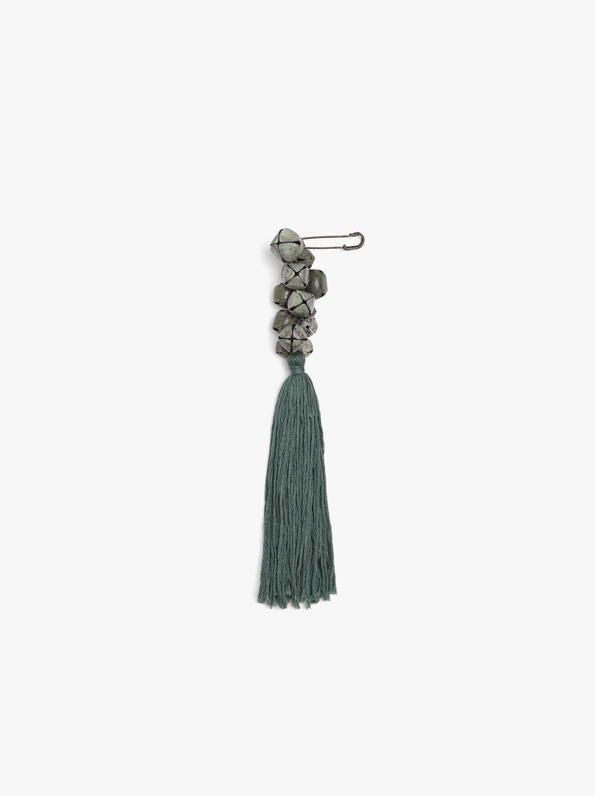 Alfiler Con Cascabeles Y Borla