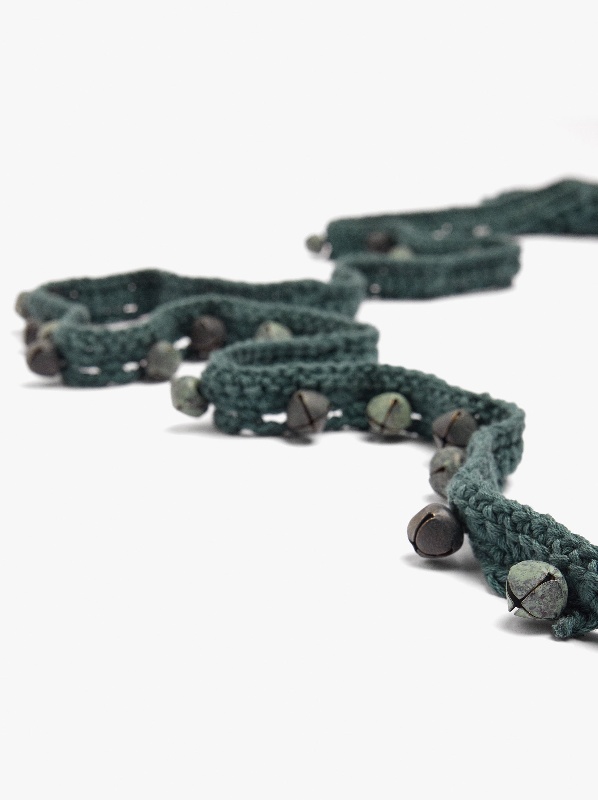 Collar Multifuncional De Crochet Con Cascabeles