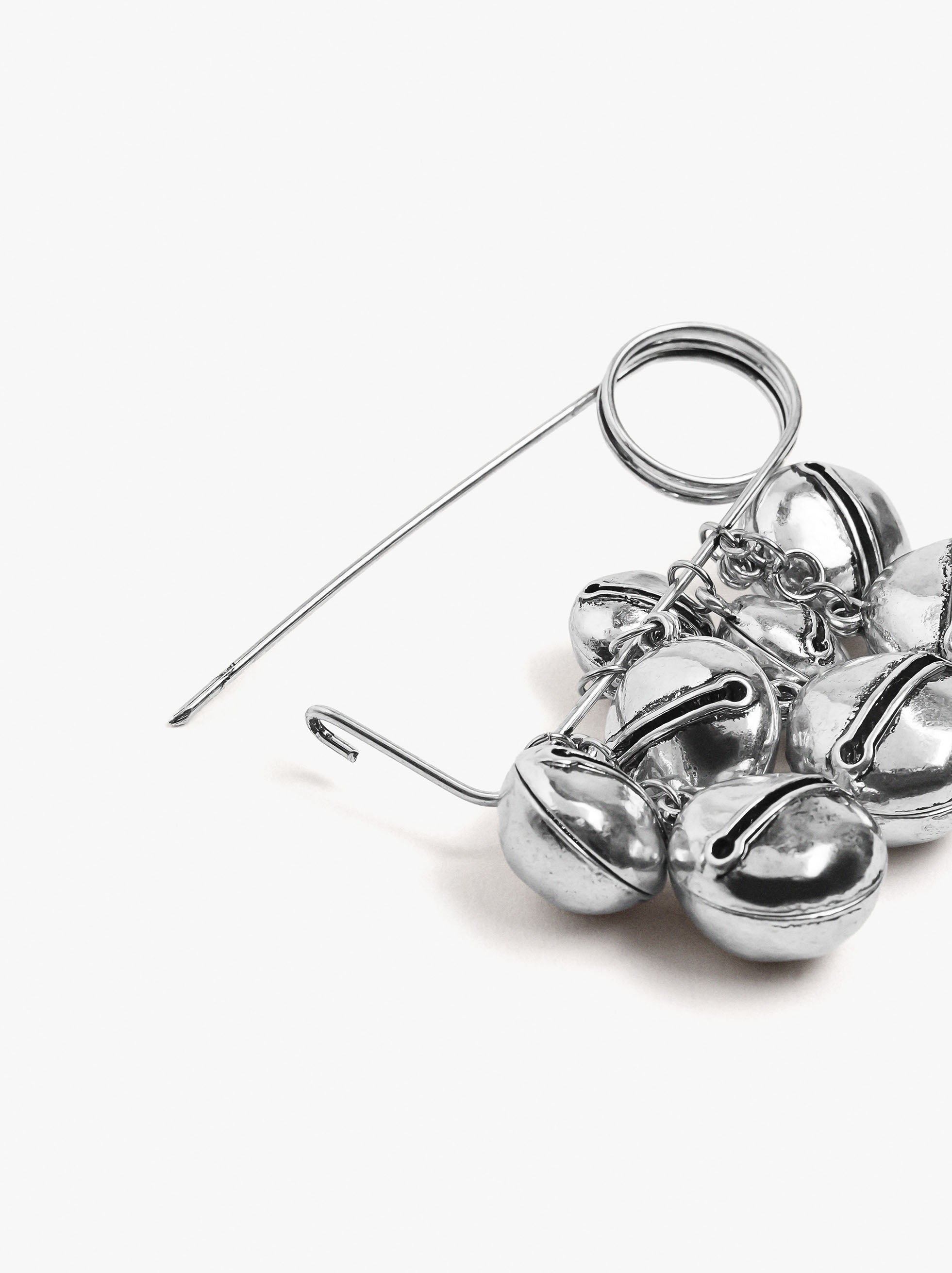 Broche Con Cascabeles