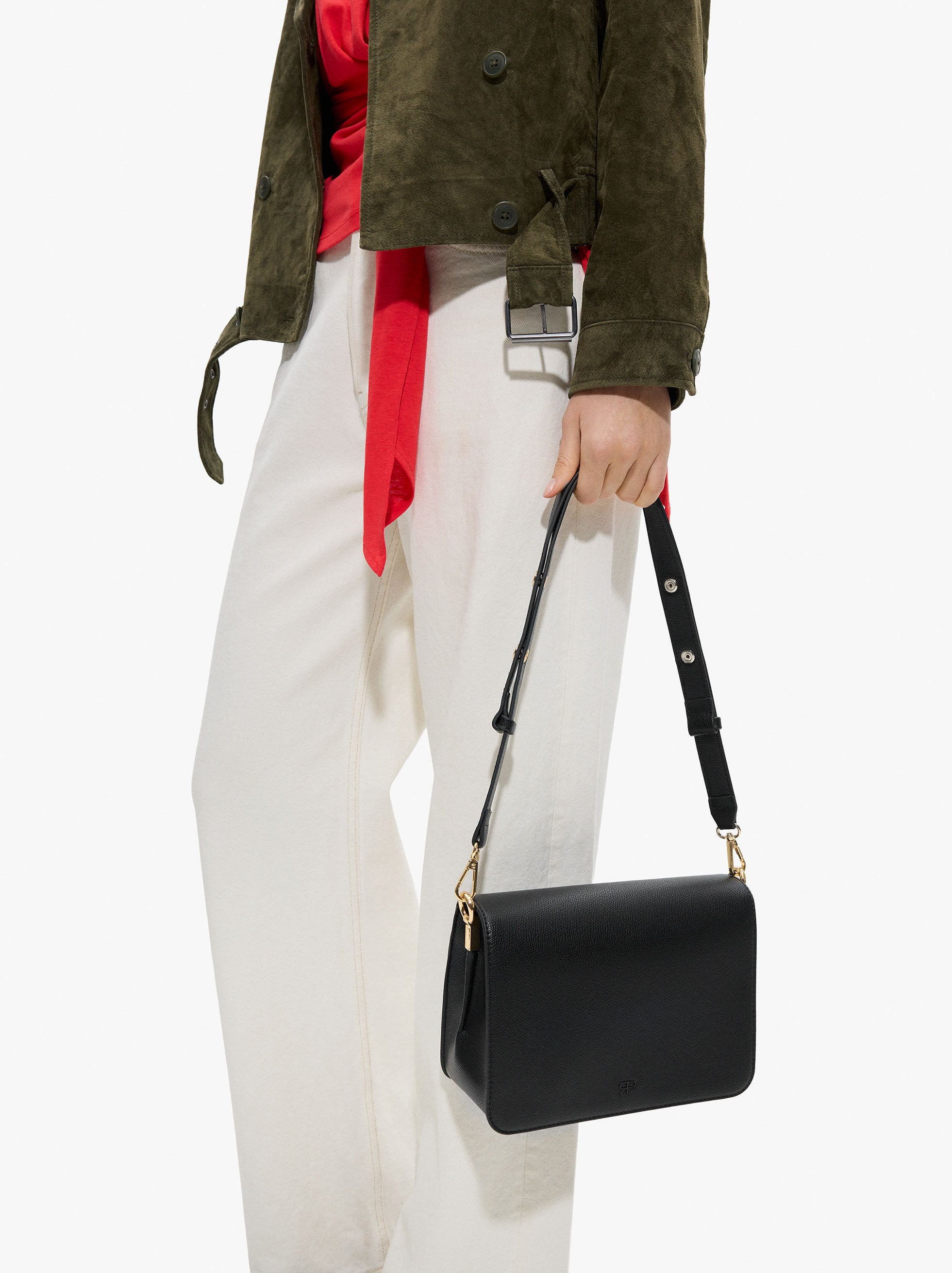 Bolso Bandolera Con Textura Y Solapa