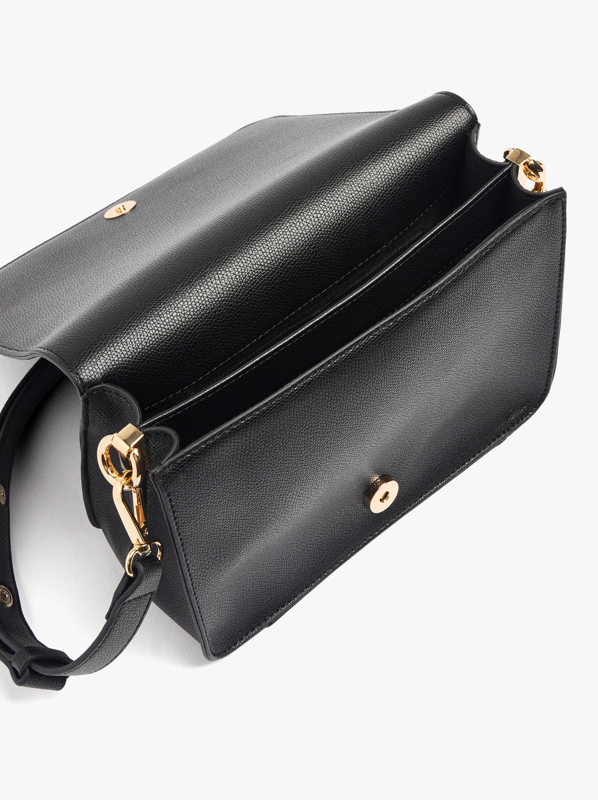 Bolso Bandolera Con Textura Y Solapa