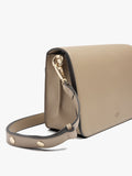 Bolso Bandolera Con Textura Y Solapa