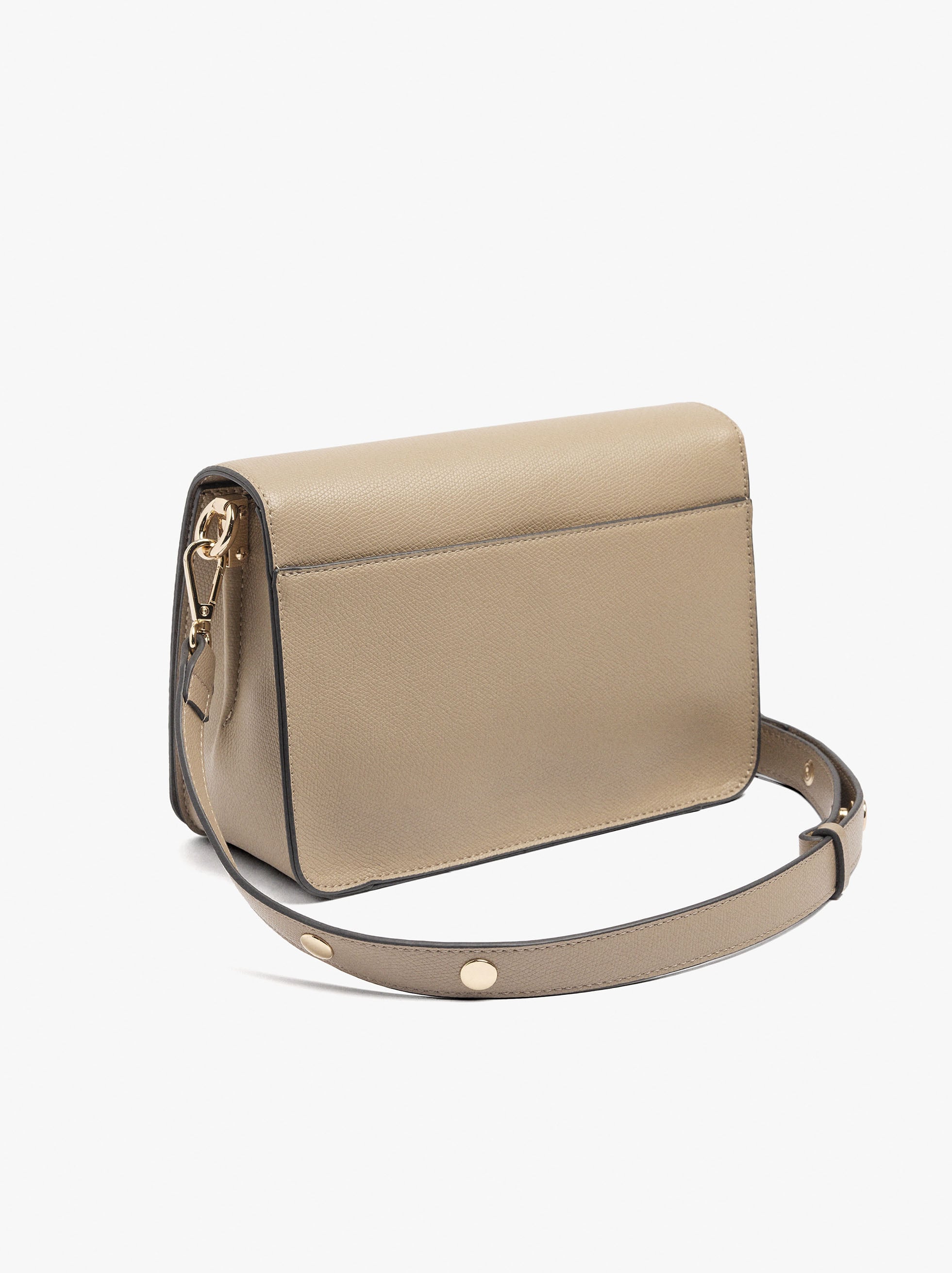Bolso Bandolera Con Textura Y Solapa