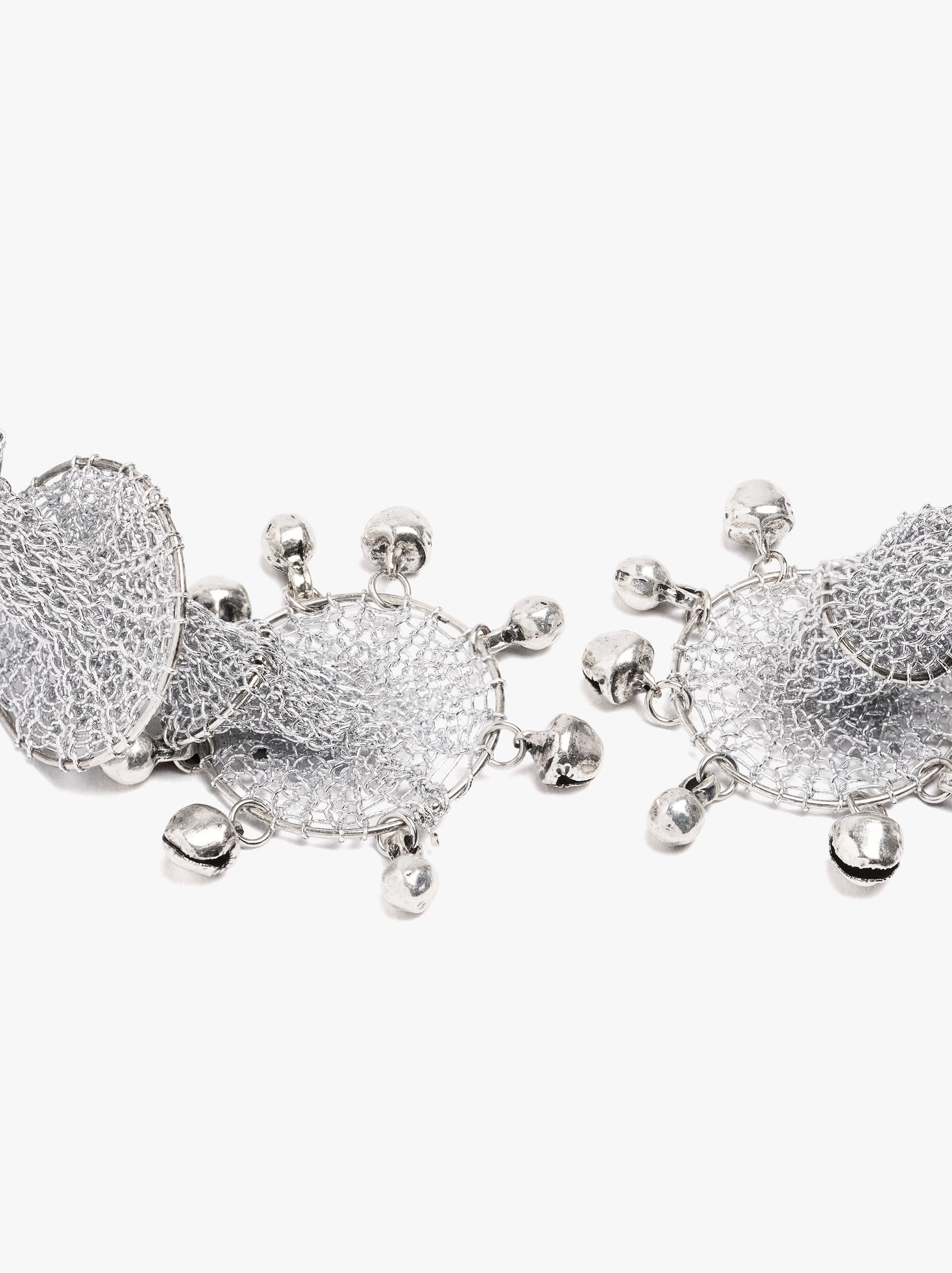 Pendientes Asimétricos Con Cascabeles