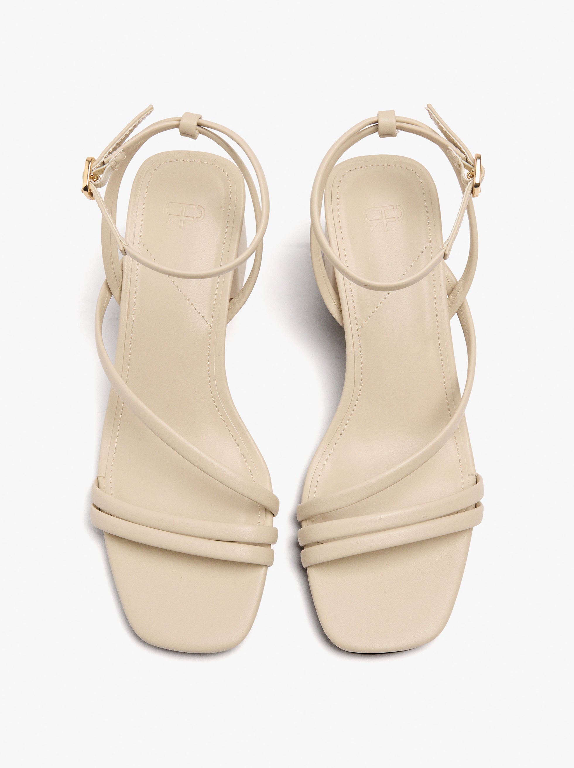 Sandalias Monocromáticas De Tacón Ancho