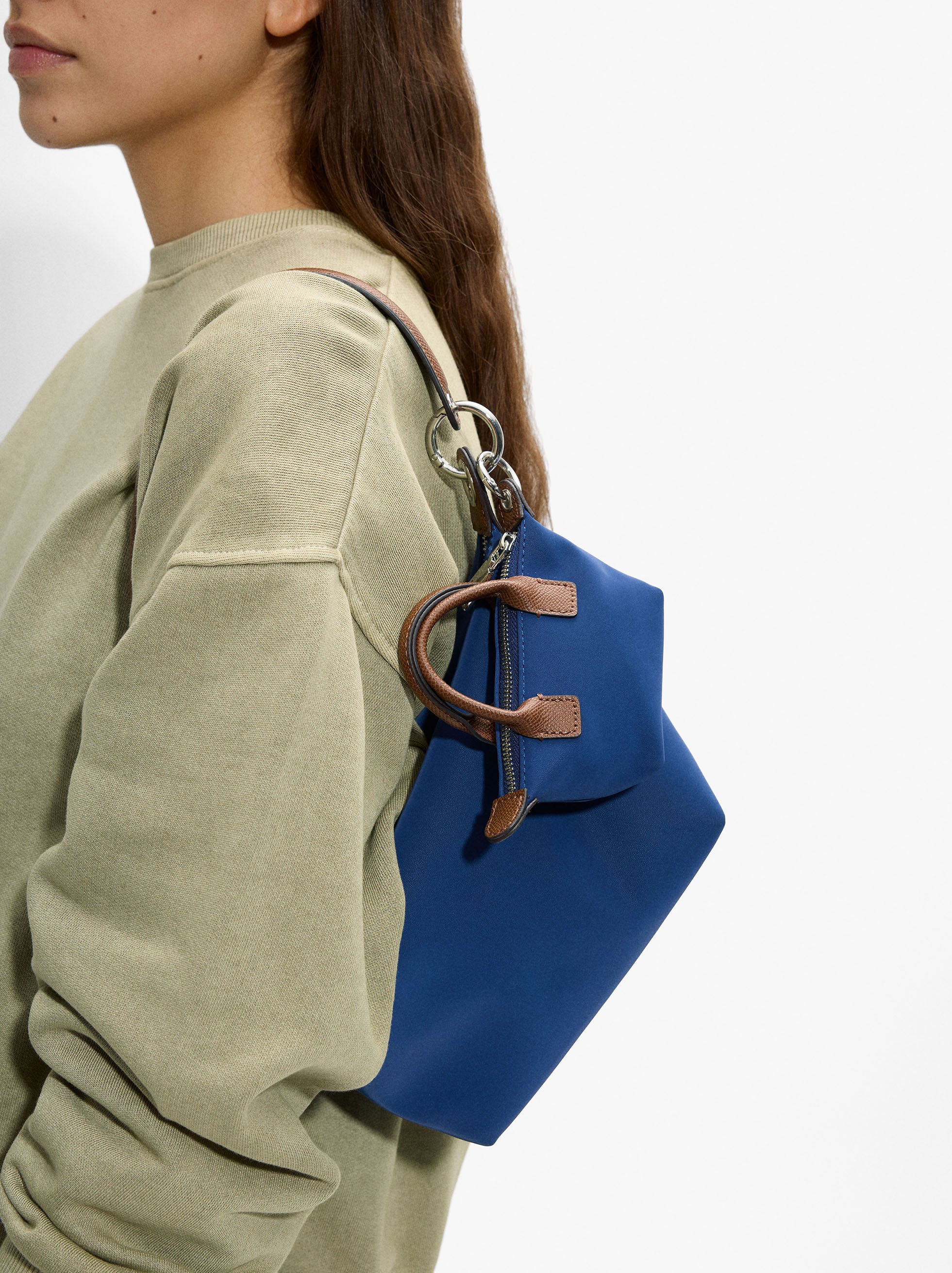 Bolso De Hombro Textura Suave Con Pendiente