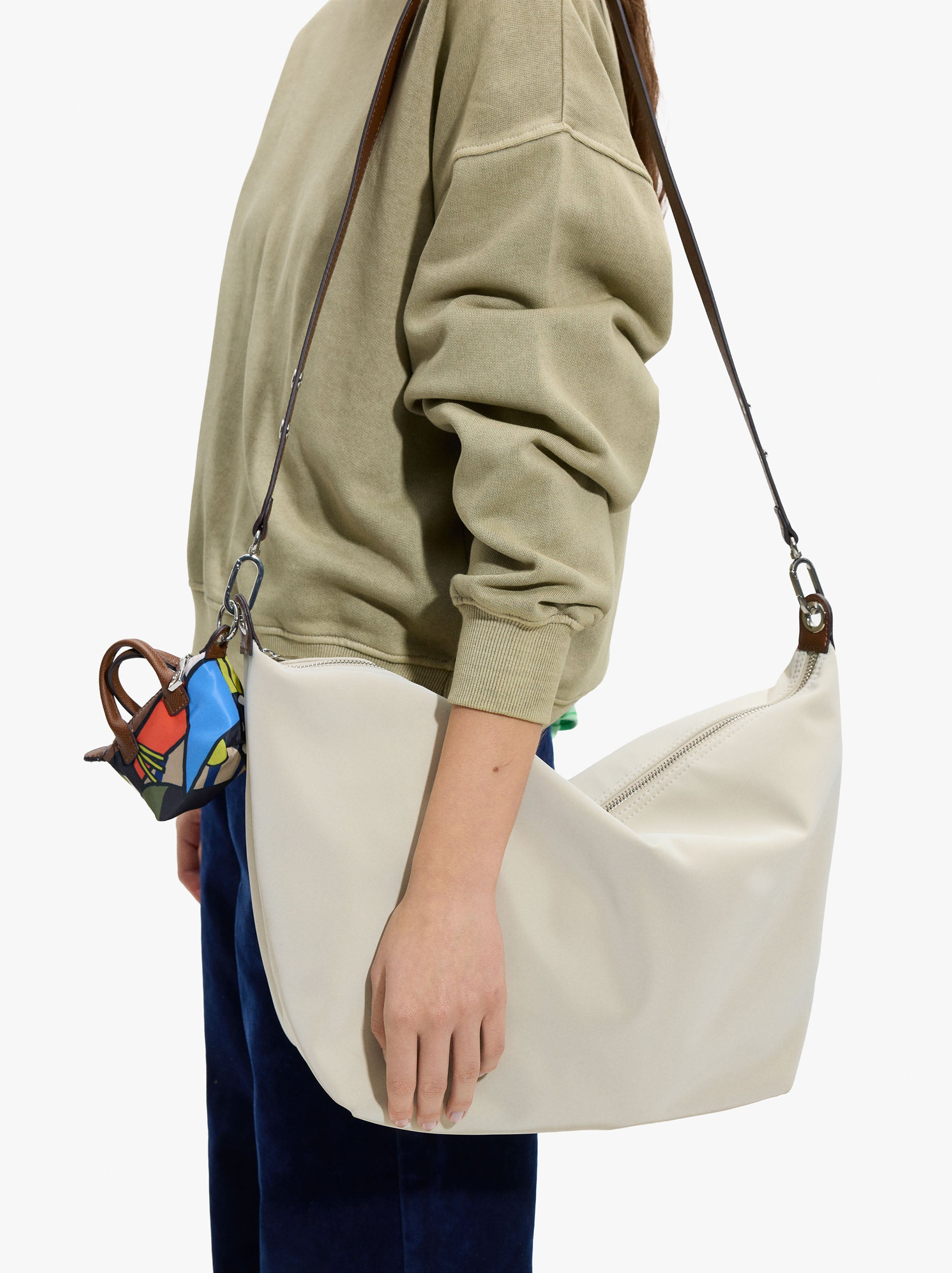 Bolso De Hombro Textura Suave Con Pendiente